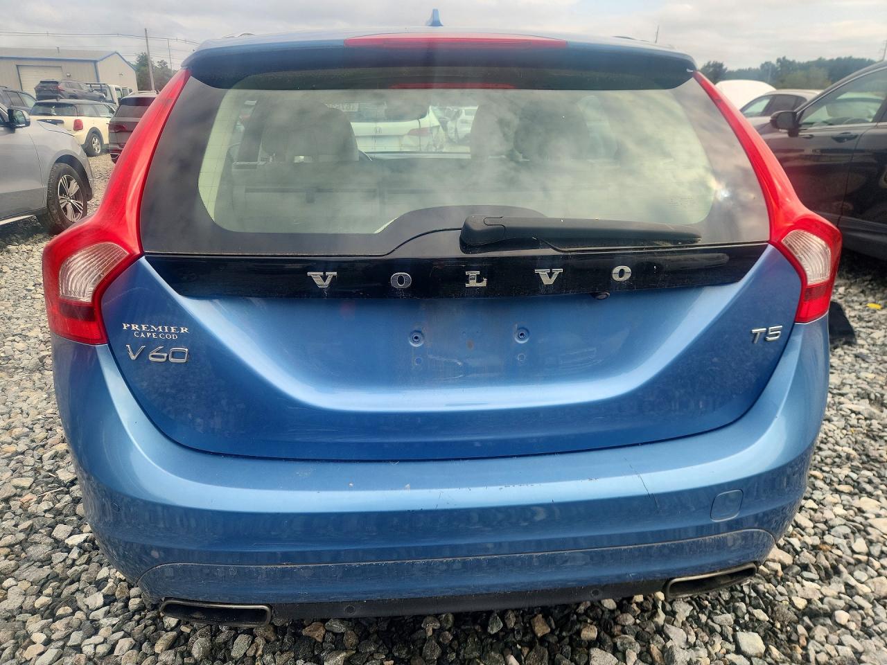 2015 Volvo V60 Platinum Blue vin: YV140MEM2F1229541