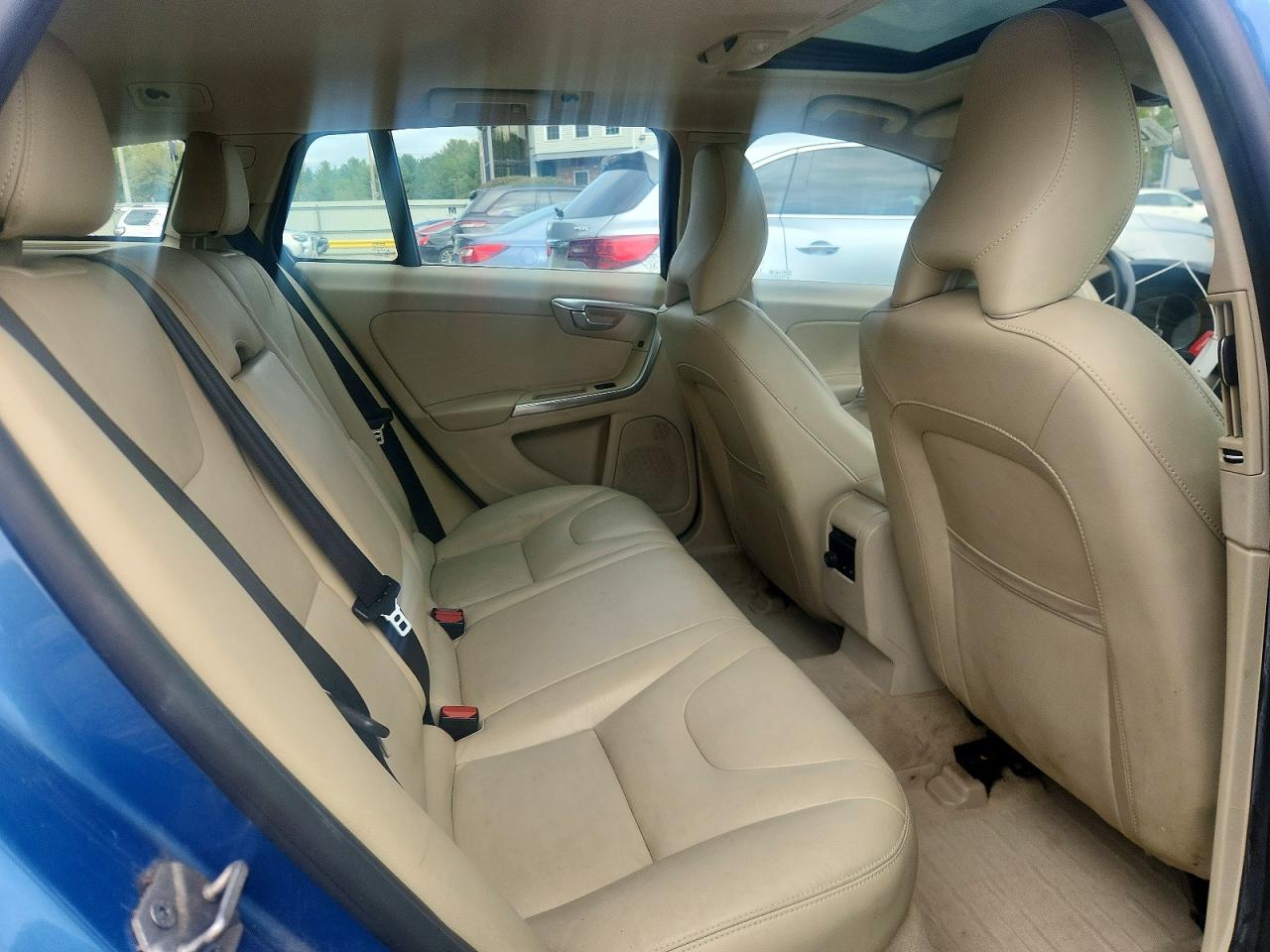 2015 Volvo V60 Platinum Blue vin: YV140MEM2F1229541