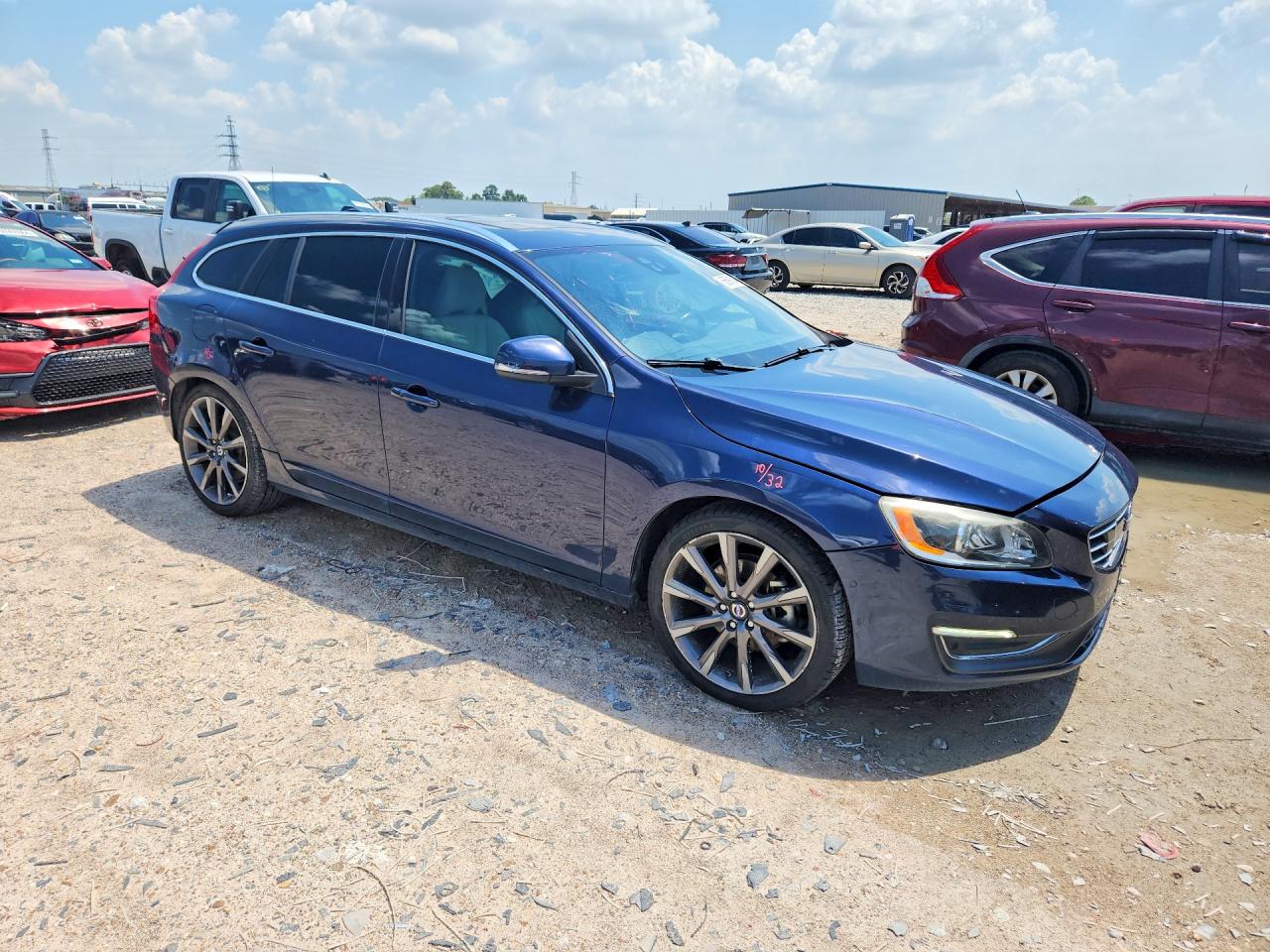 2015 Volvo V60 Platinum Blue vin: YV140MEM5F1240811