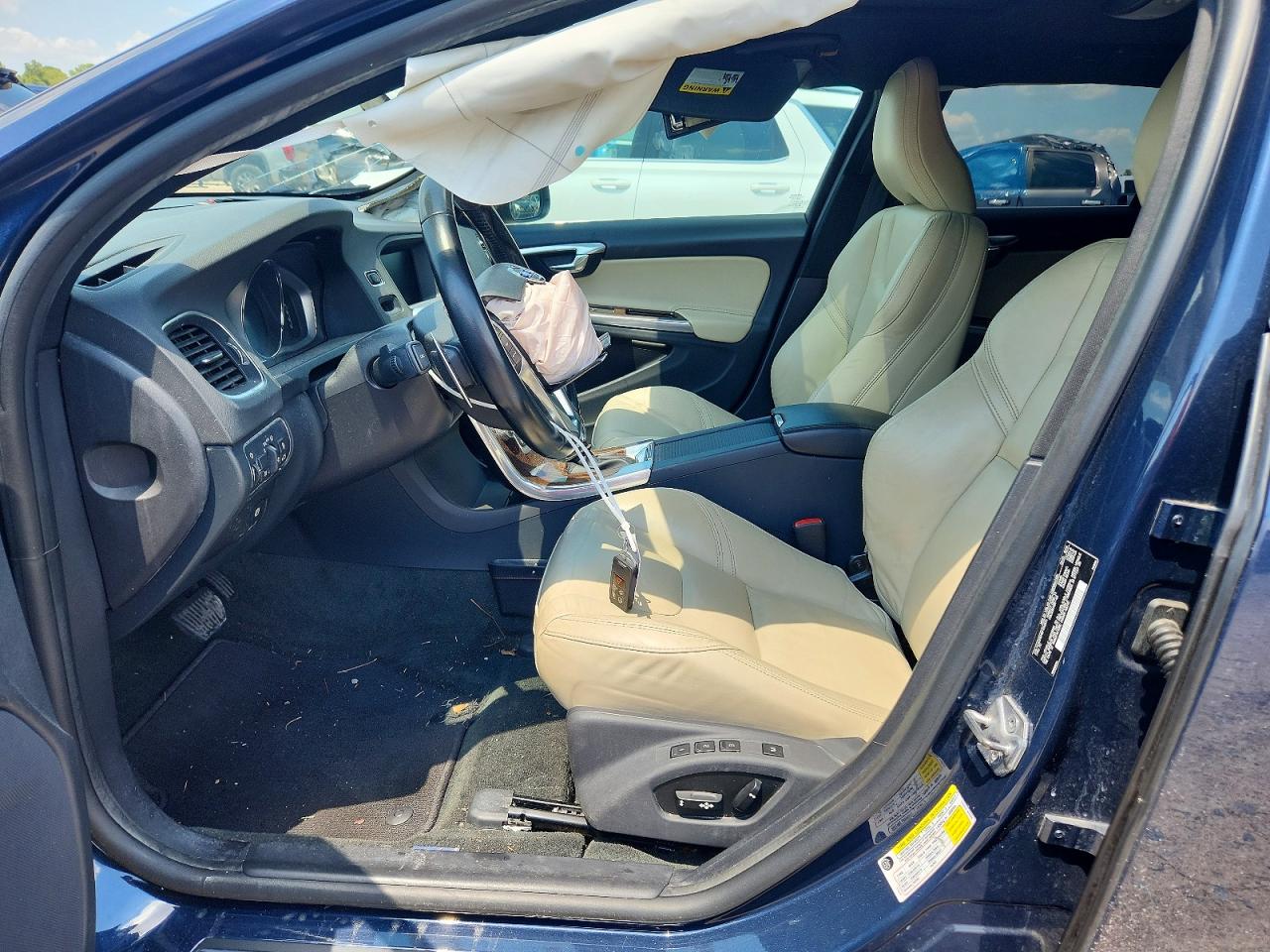 2015 Volvo V60 Platinum Blue vin: YV140MEM5F1240811