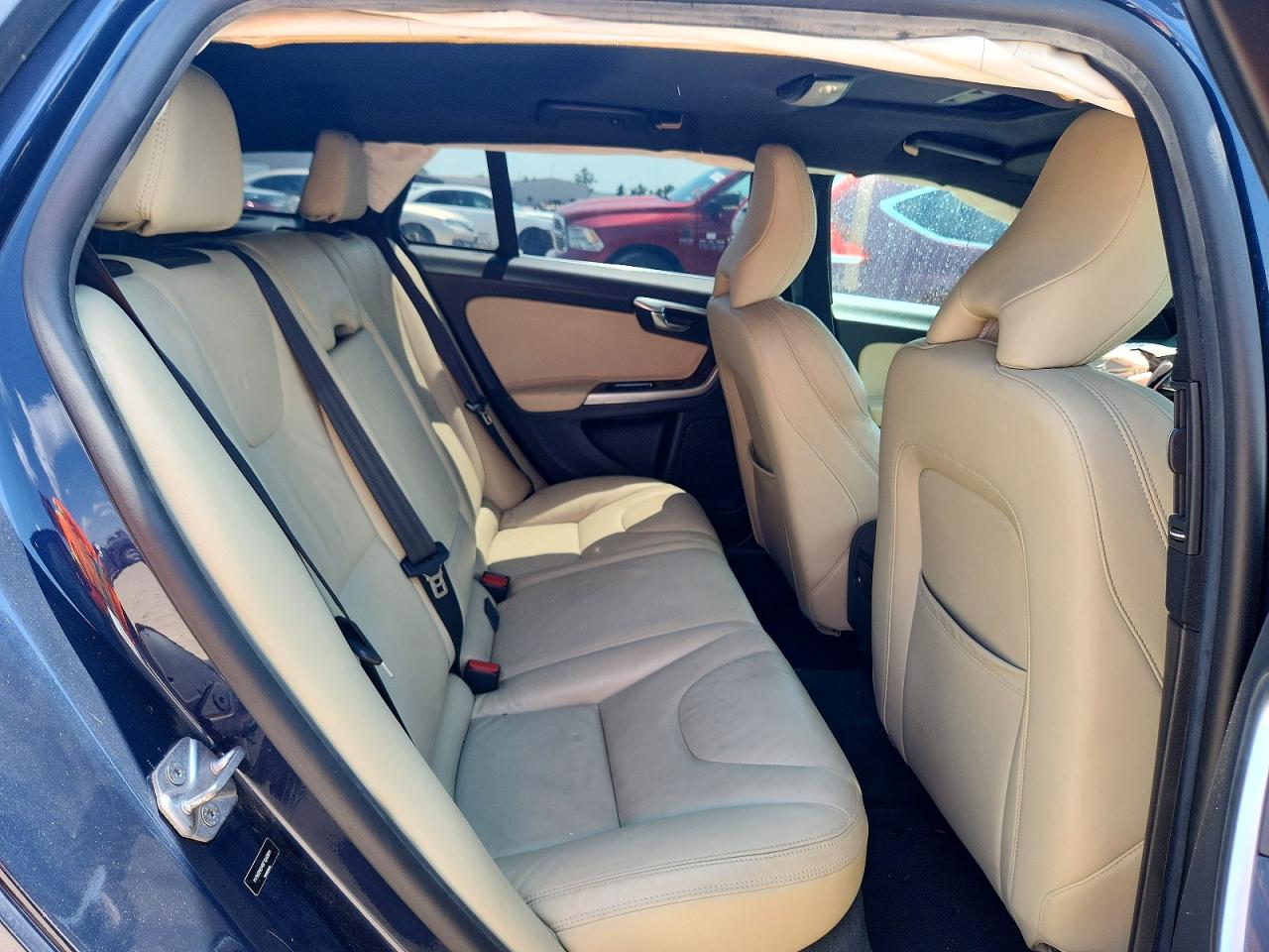 2015 Volvo V60 Platinum Blue vin: YV140MEM5F1240811