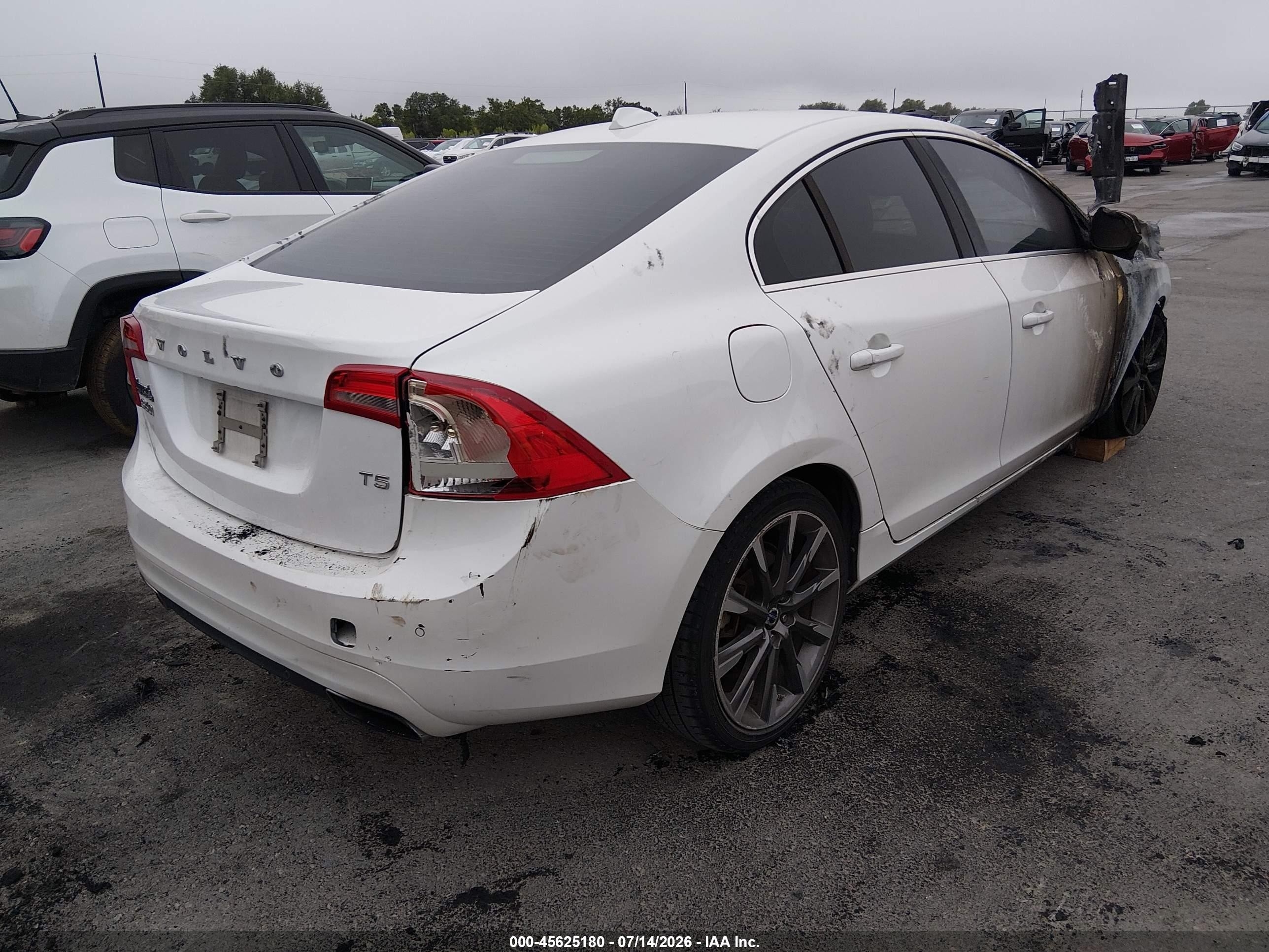 2015 Volvo S60 T5 Premier White vin: YV140MFB0F1300622