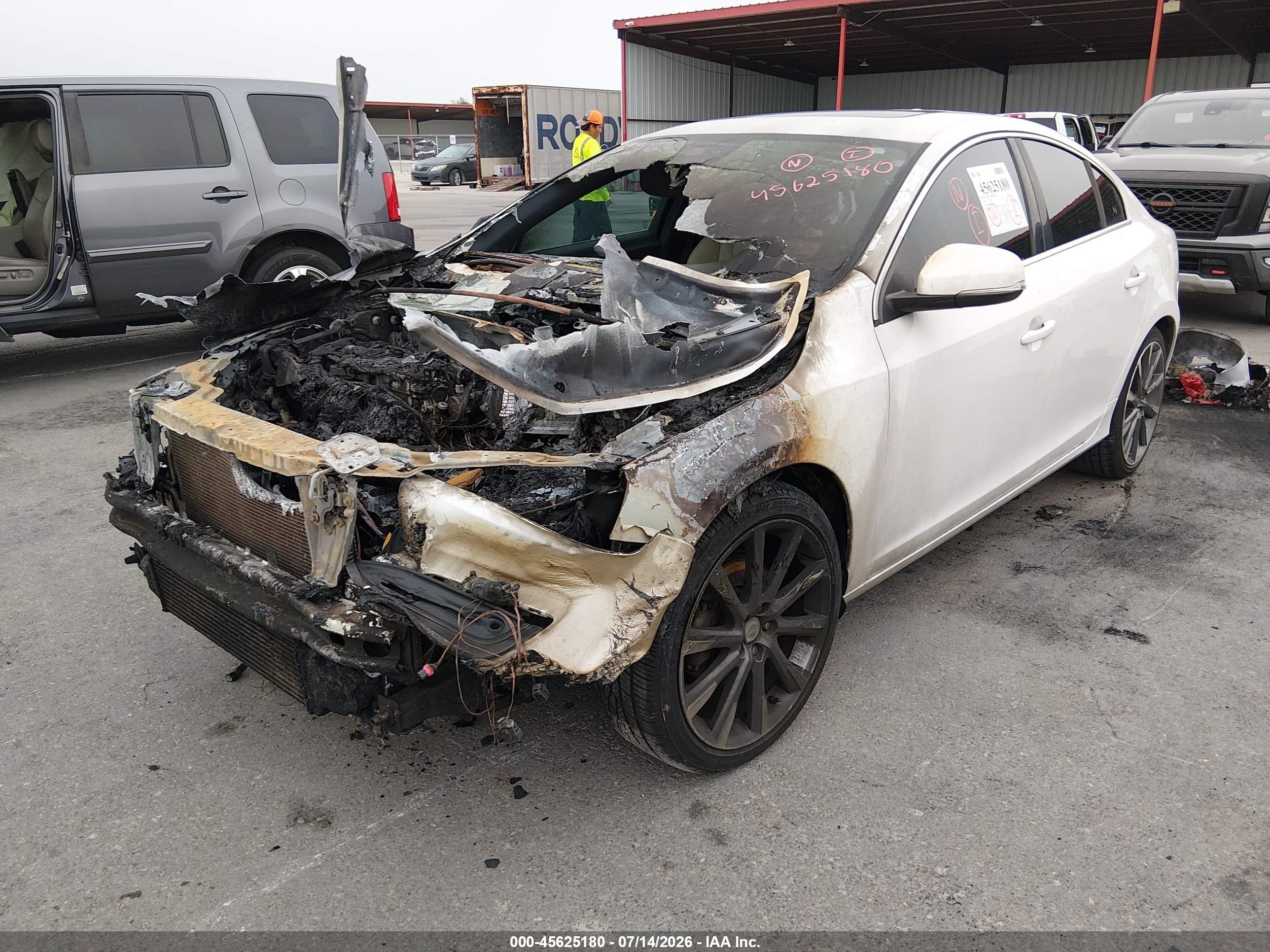 2015 Volvo S60 T5 Premier White vin: YV140MFB0F1300622