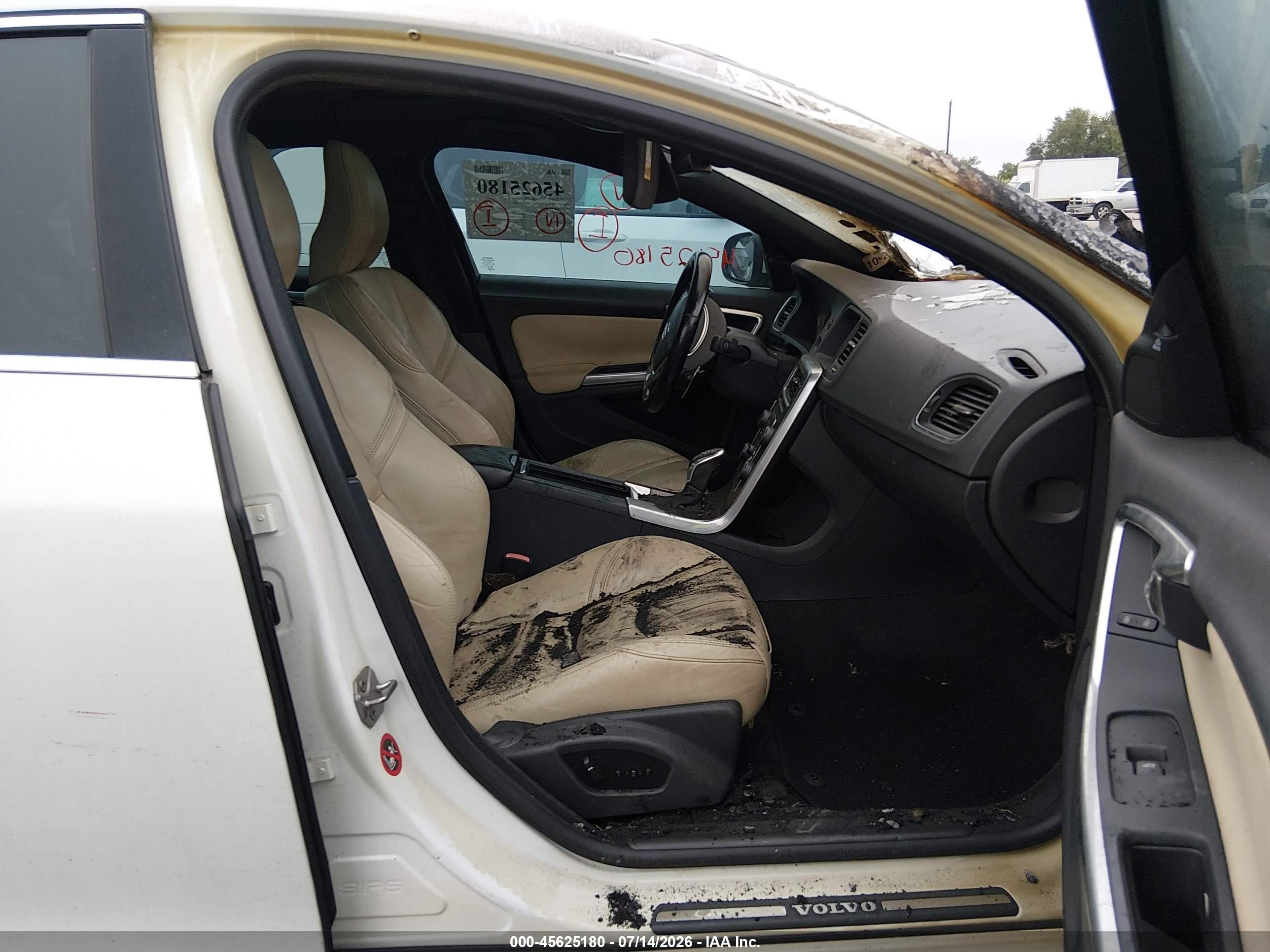 2015 Volvo S60 T5 Premier White vin: YV140MFB0F1300622