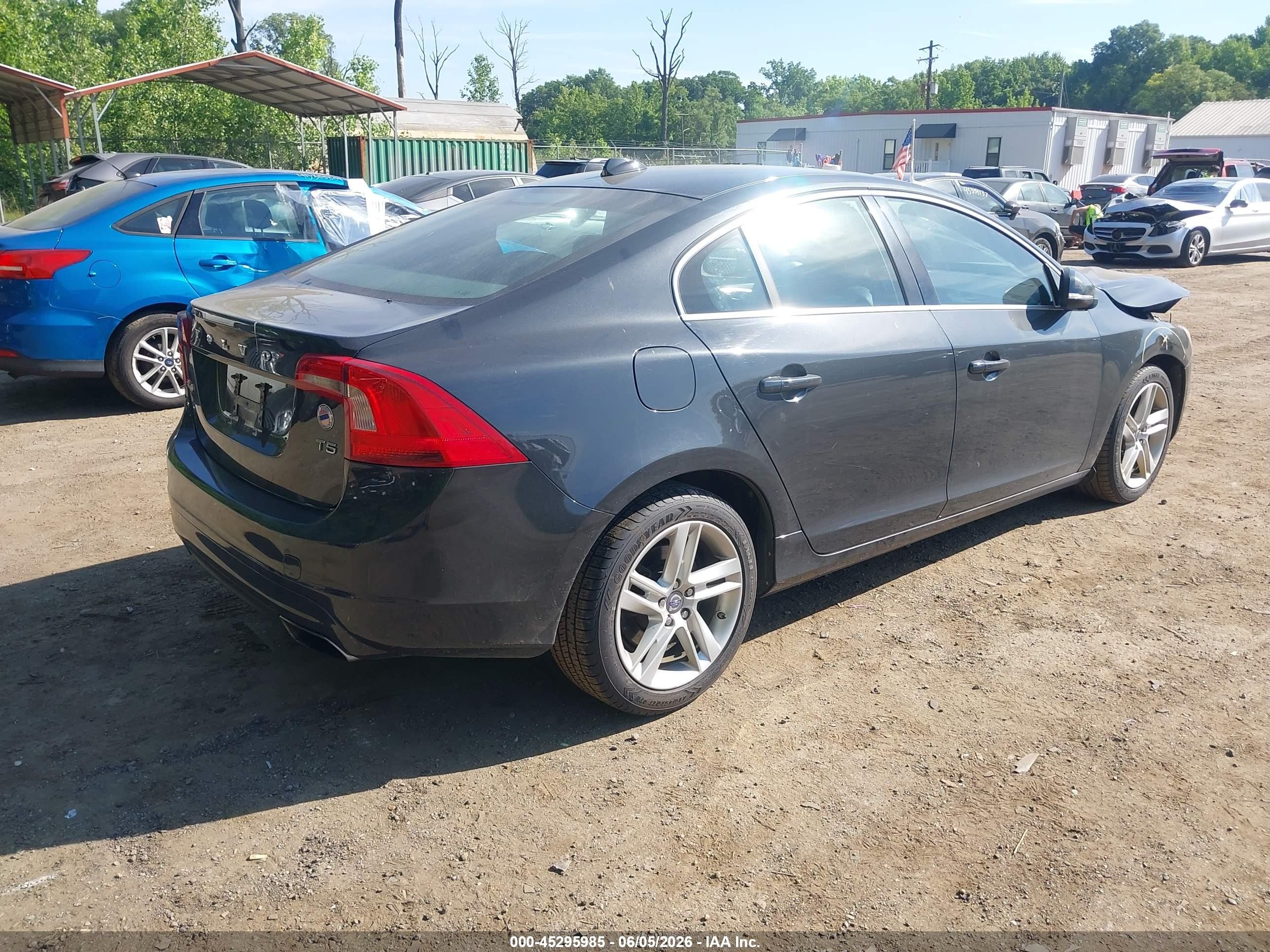 2015 Volvo S60 T5 Premier Gray vin: YV140MFB1F1306199