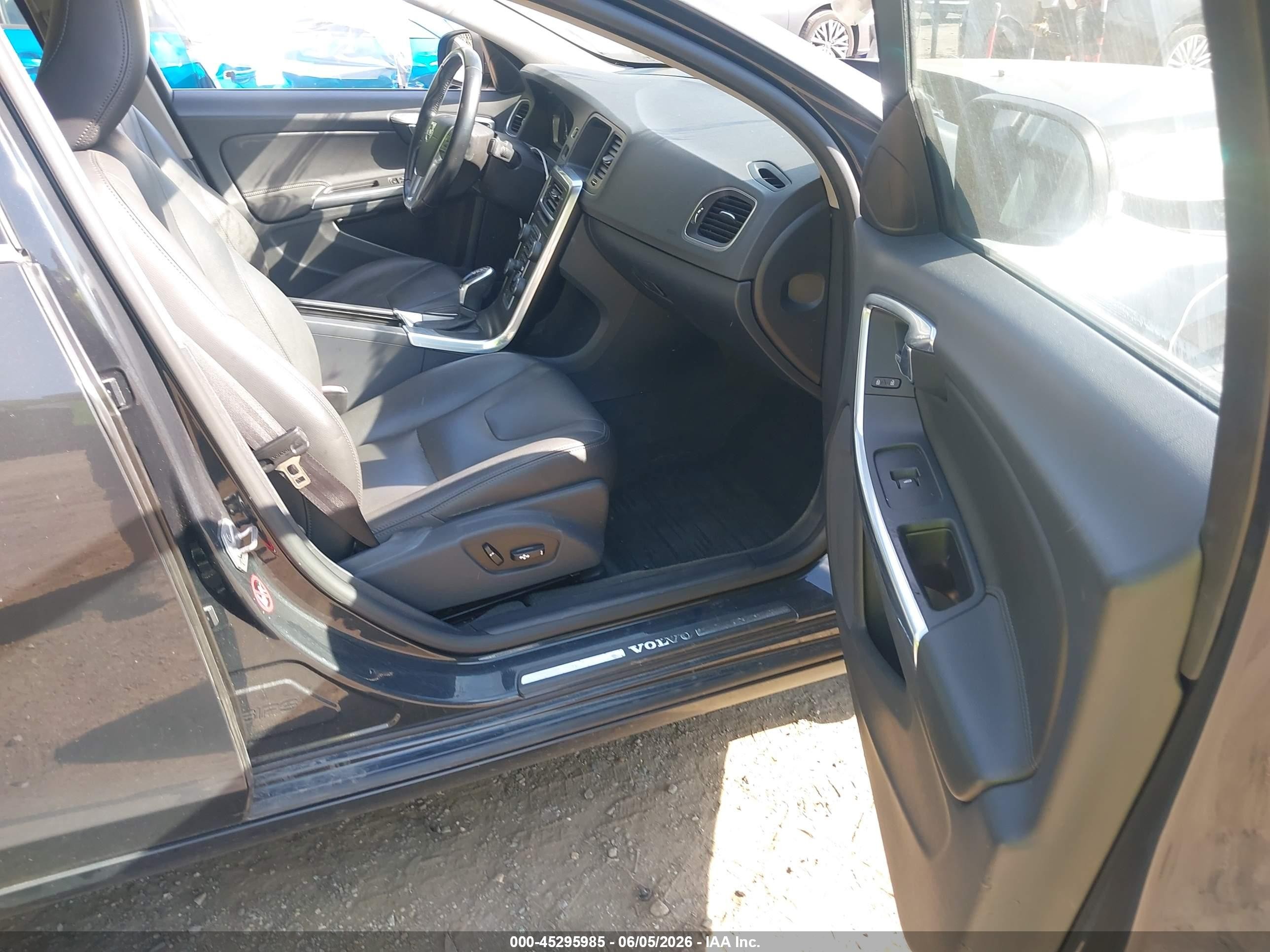 2015 Volvo S60 T5 Premier Gray vin: YV140MFB1F1306199