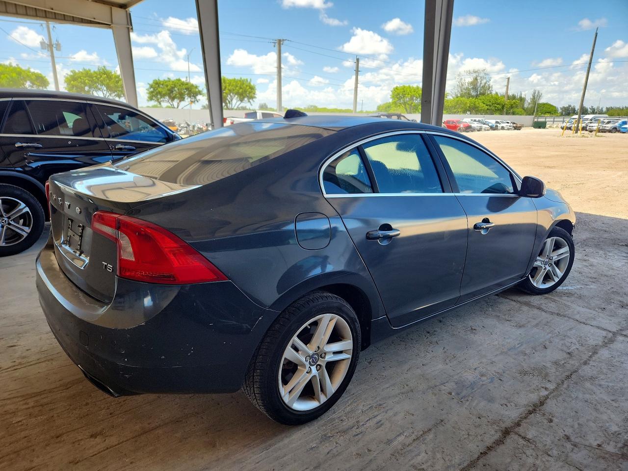 2015 Volvo S60 Premier Угольный vin: YV140MFB2F1306065