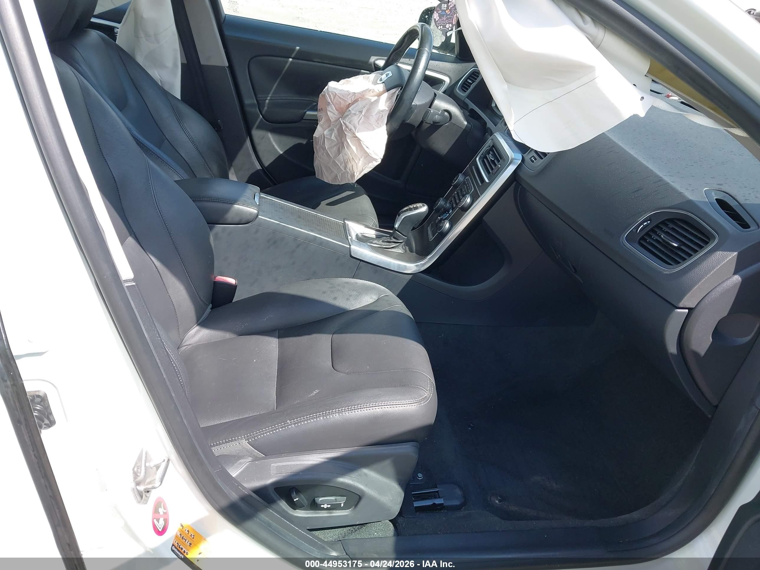 2015 Volvo S60 T5 Premier White vin: YV140MFB2F1309841