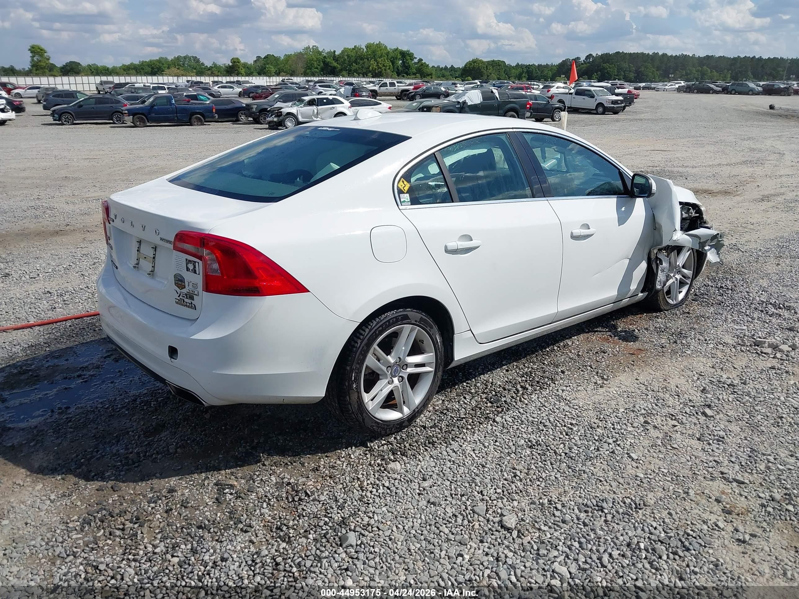 2015 Volvo S60 T5 Premier White vin: YV140MFB2F1309841
