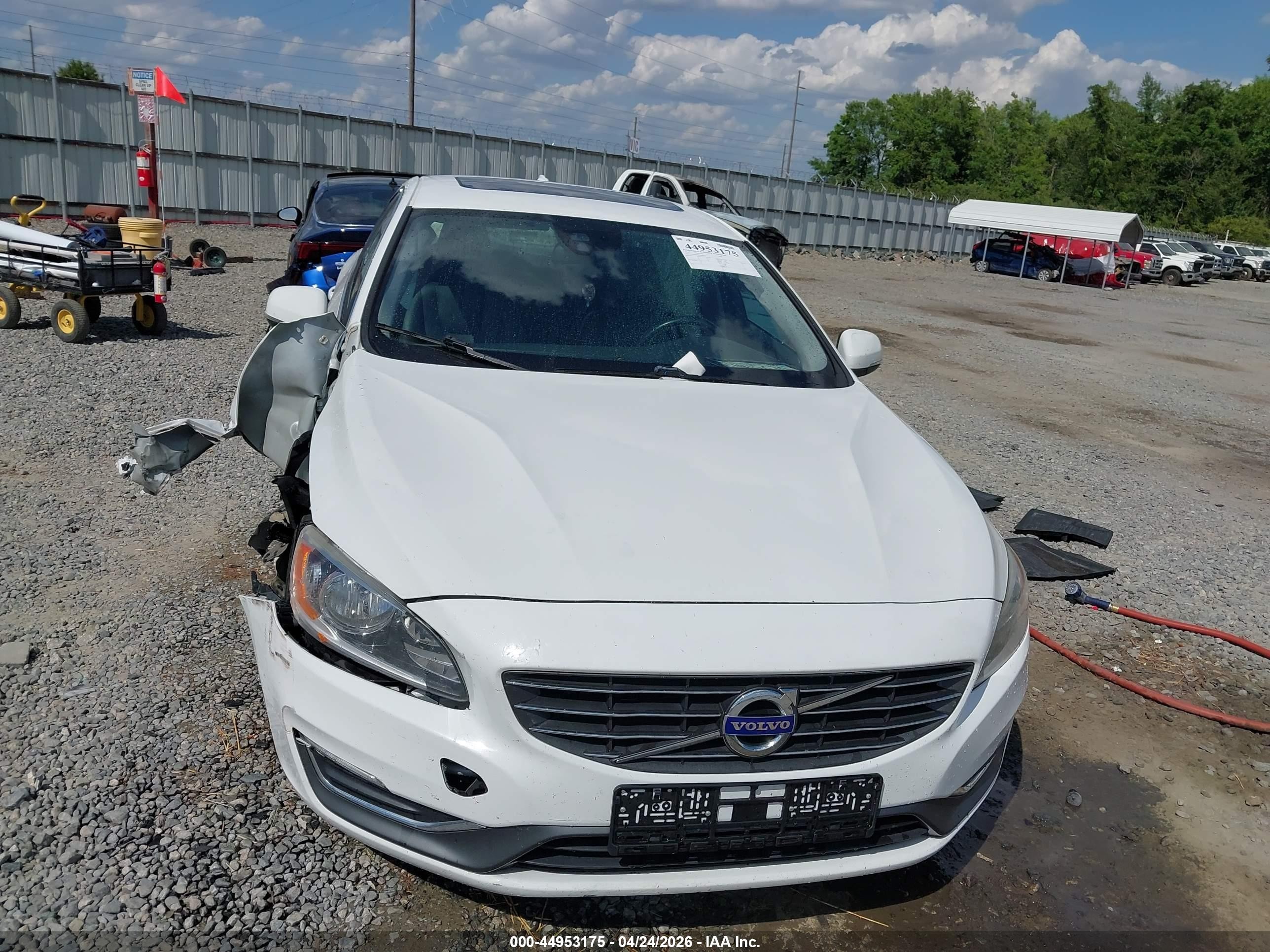 2015 Volvo S60 T5 Premier White vin: YV140MFB2F1309841
