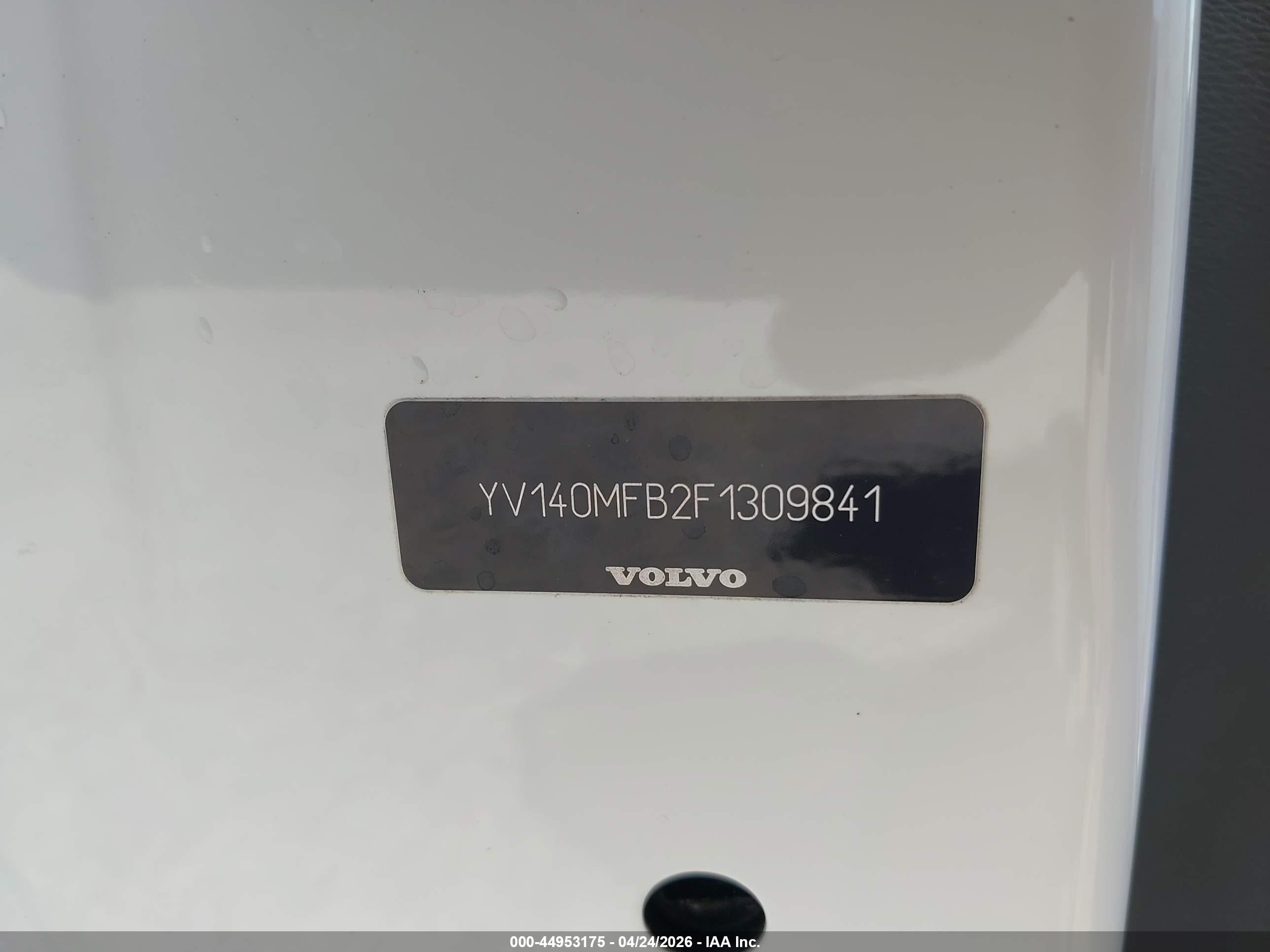 2015 Volvo S60 T5 Premier White vin: YV140MFB2F1309841