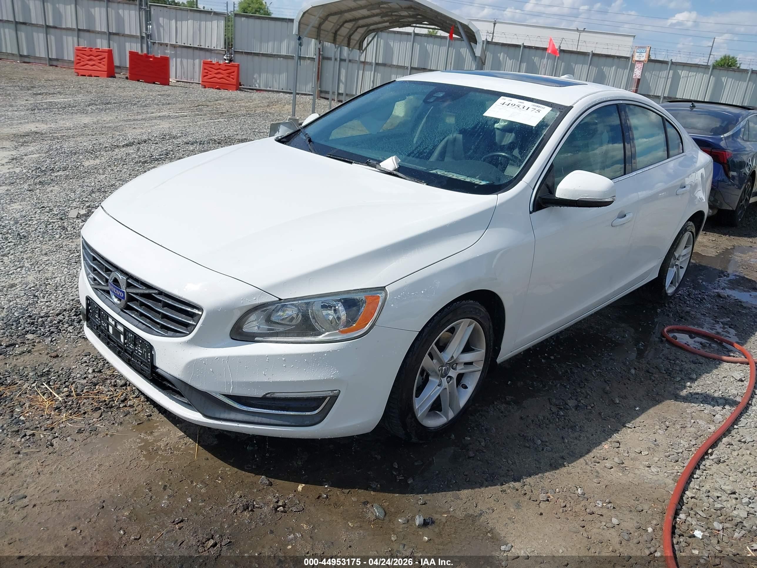 2015 Volvo S60 T5 Premier White vin: YV140MFB2F1309841