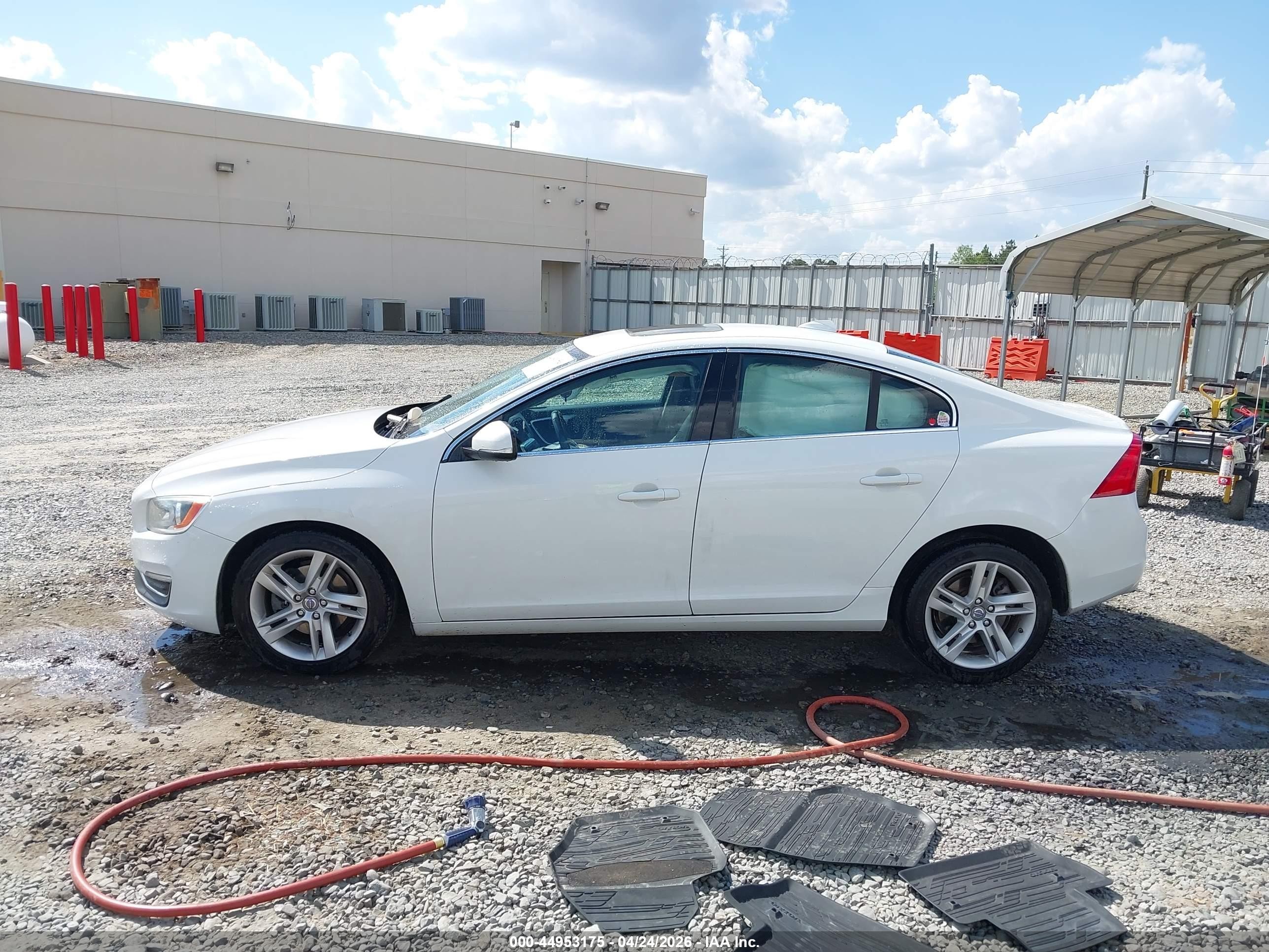 2015 Volvo S60 T5 Premier White vin: YV140MFB2F1309841