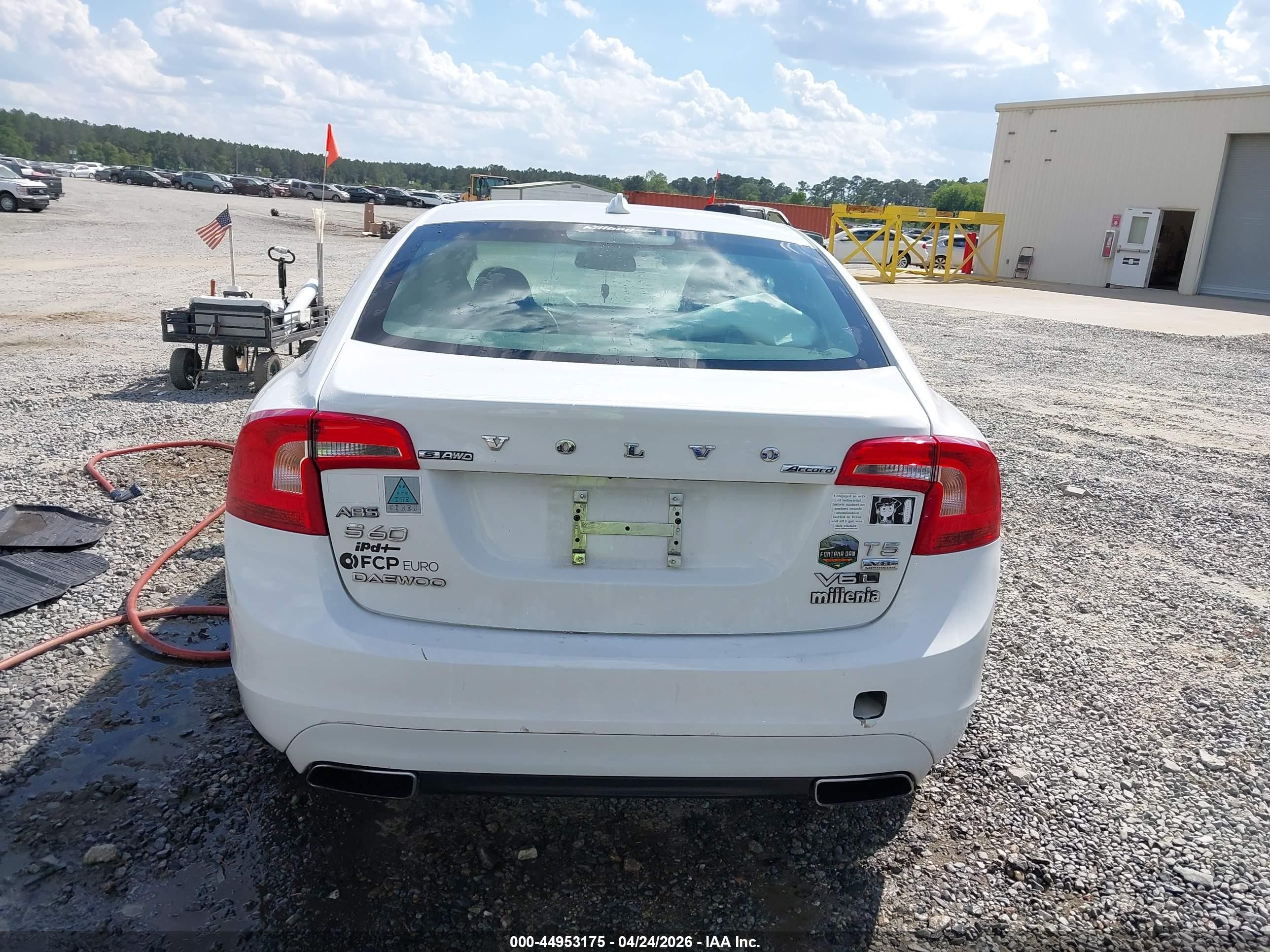 2015 Volvo S60 T5 Premier White vin: YV140MFB2F1309841
