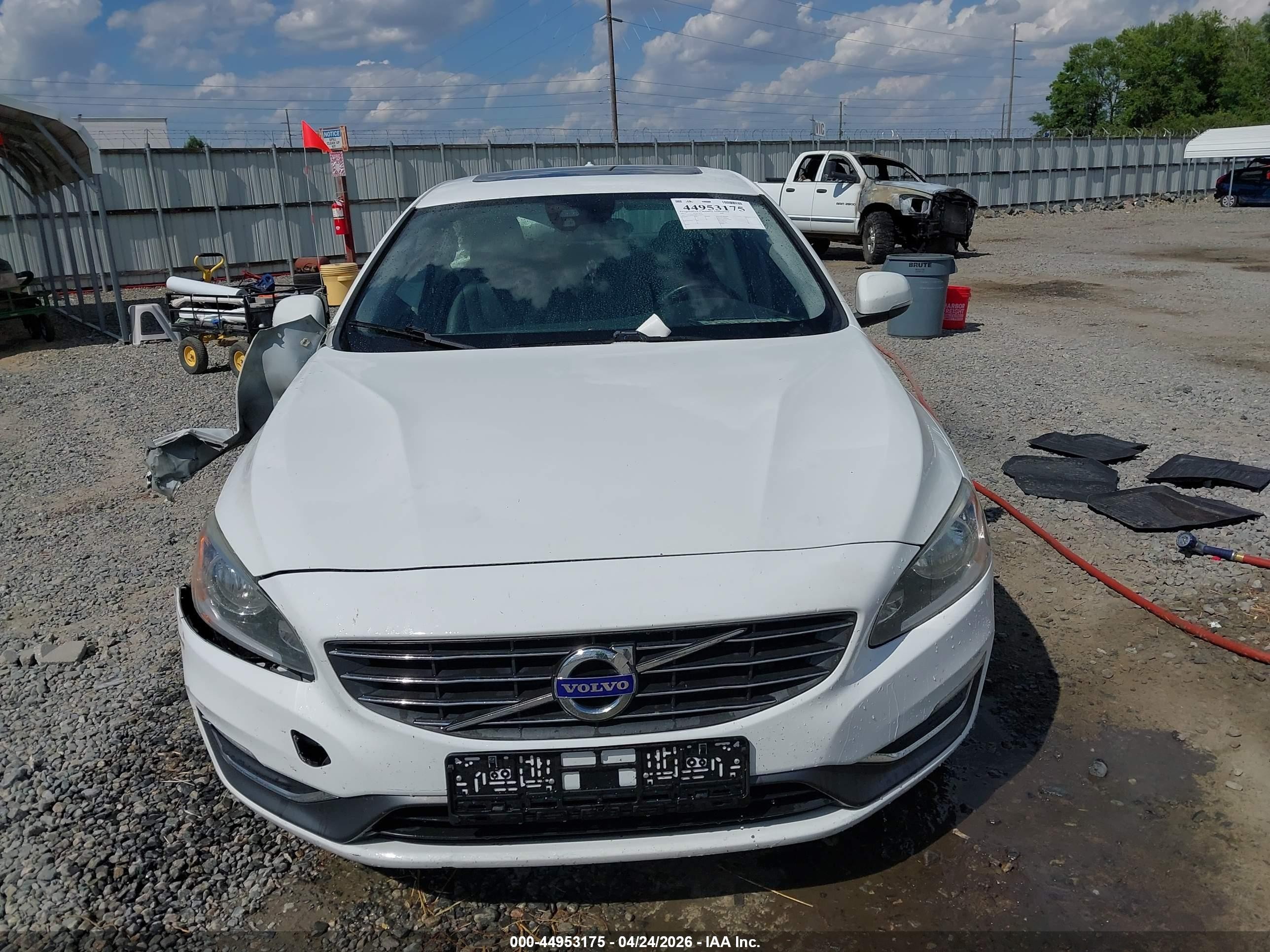 2015 Volvo S60 T5 Premier White vin: YV140MFB2F1309841