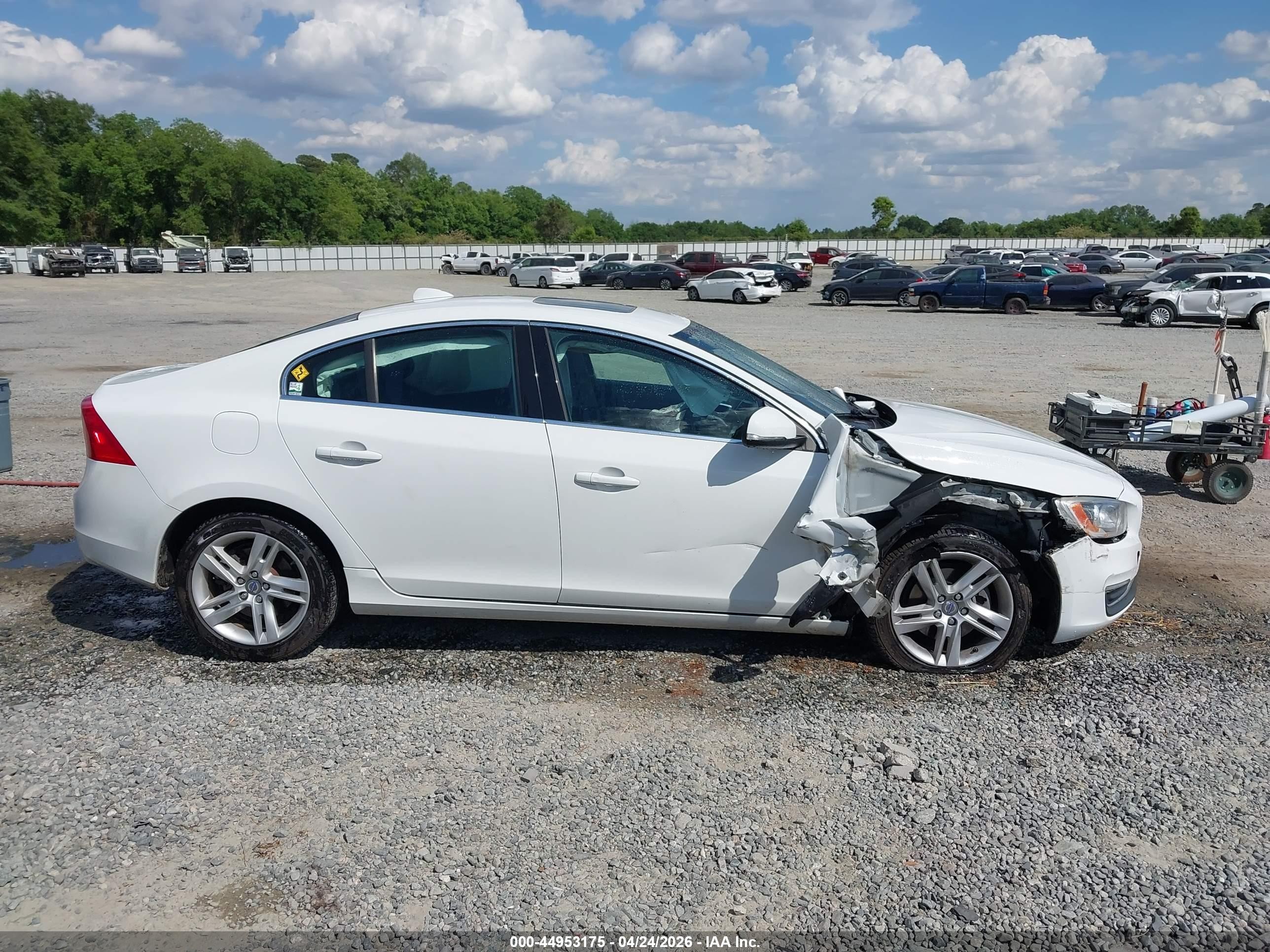 2015 Volvo S60 T5 Premier White vin: YV140MFB2F1309841