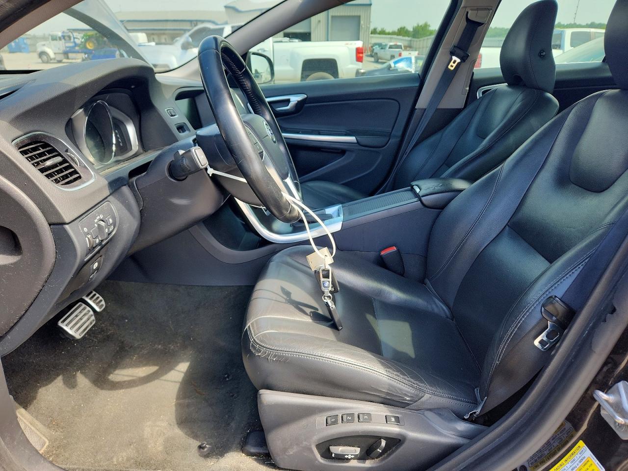 2015 Volvo S60 Premier Black vin: YV140MFB6F1305324