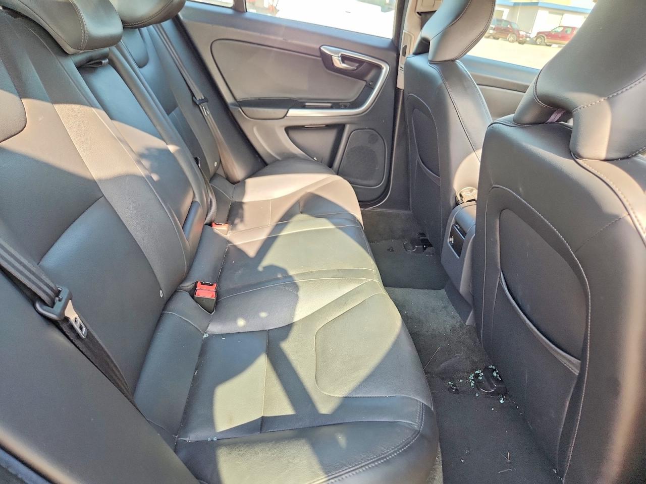 2015 Volvo S60 Premier Black vin: YV140MFB6F1313178