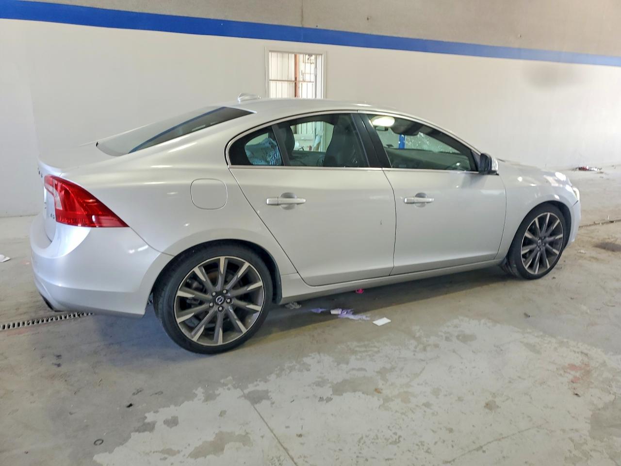 2015 Volvo S60 Premier Silver vin: YV140MFB9F1299809