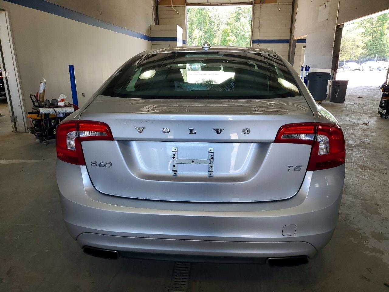 2015 Volvo S60 Premier Silver vin: YV140MFB9F1299809