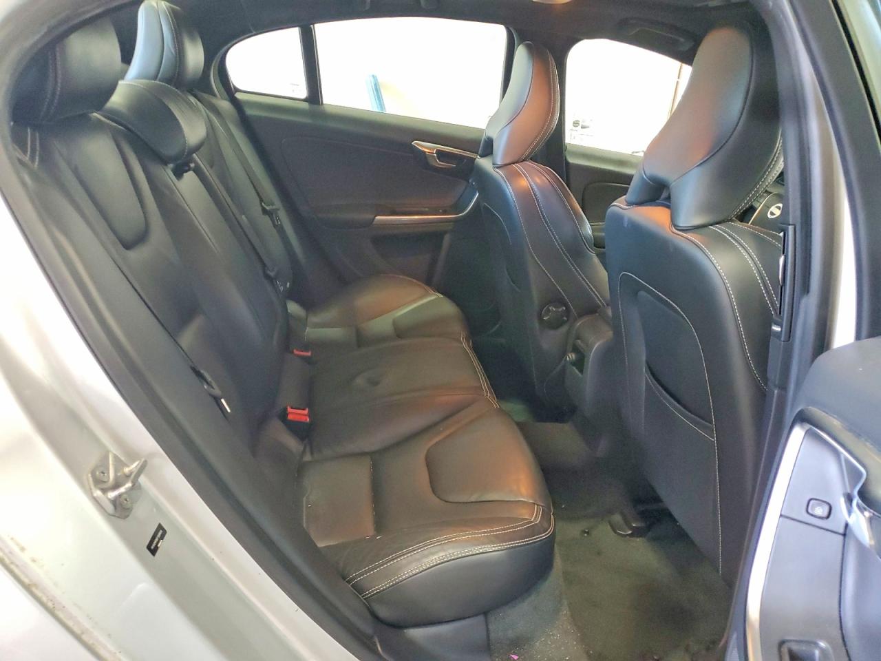 2015 Volvo S60 Premier Silver vin: YV140MFB9F1299809