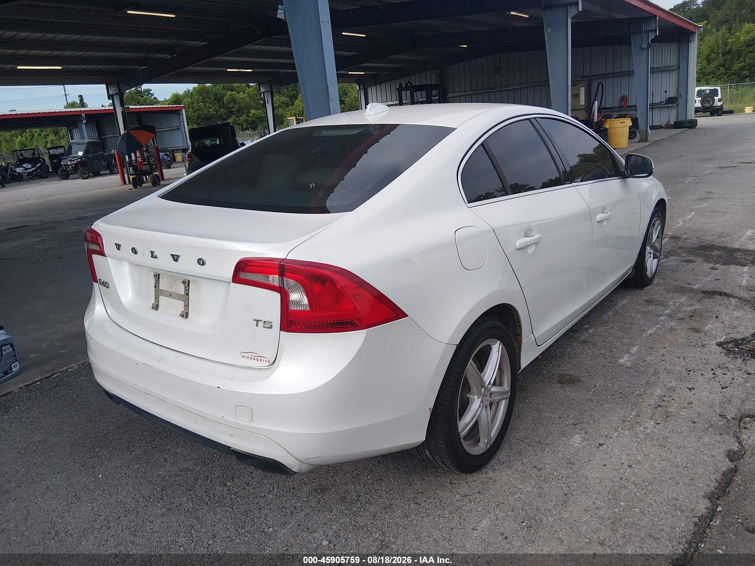 2015 Volvo S60 T5 Premier White vin: YV140MFB9F1306175