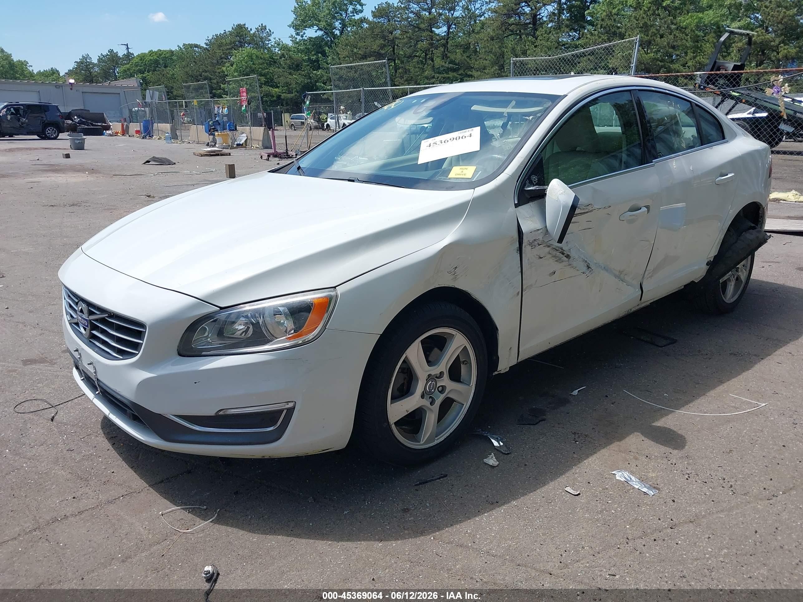 2015 Volvo S60 T5 Premier Plus White vin: YV140MFC8F2301584