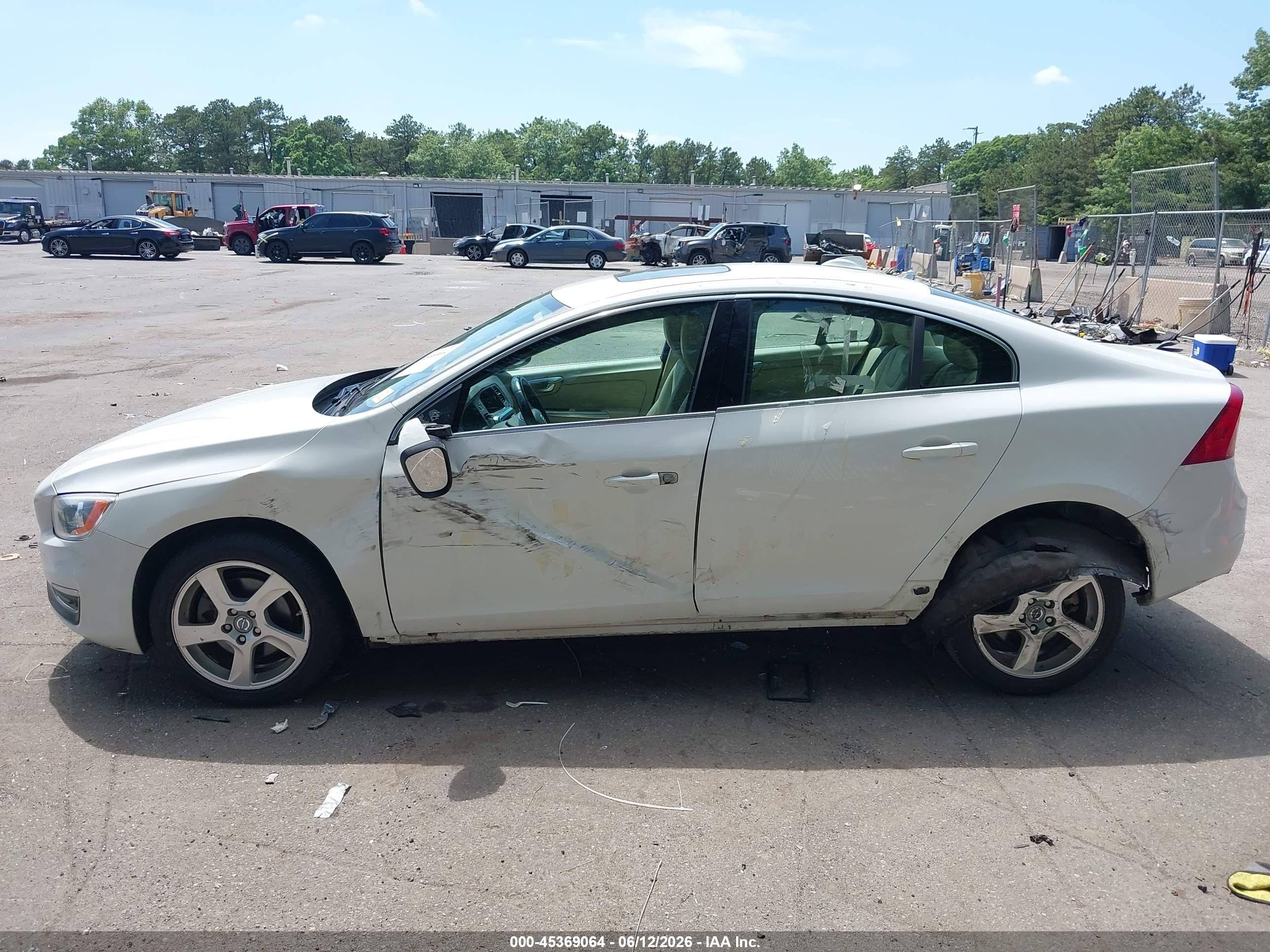 2015 Volvo S60 T5 Premier Plus White vin: YV140MFC8F2301584