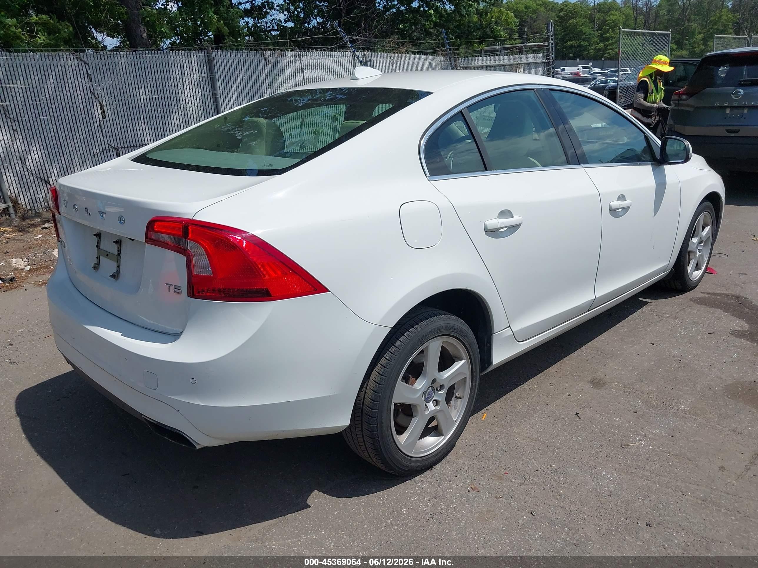 2015 Volvo S60 T5 Premier Plus White vin: YV140MFC8F2301584