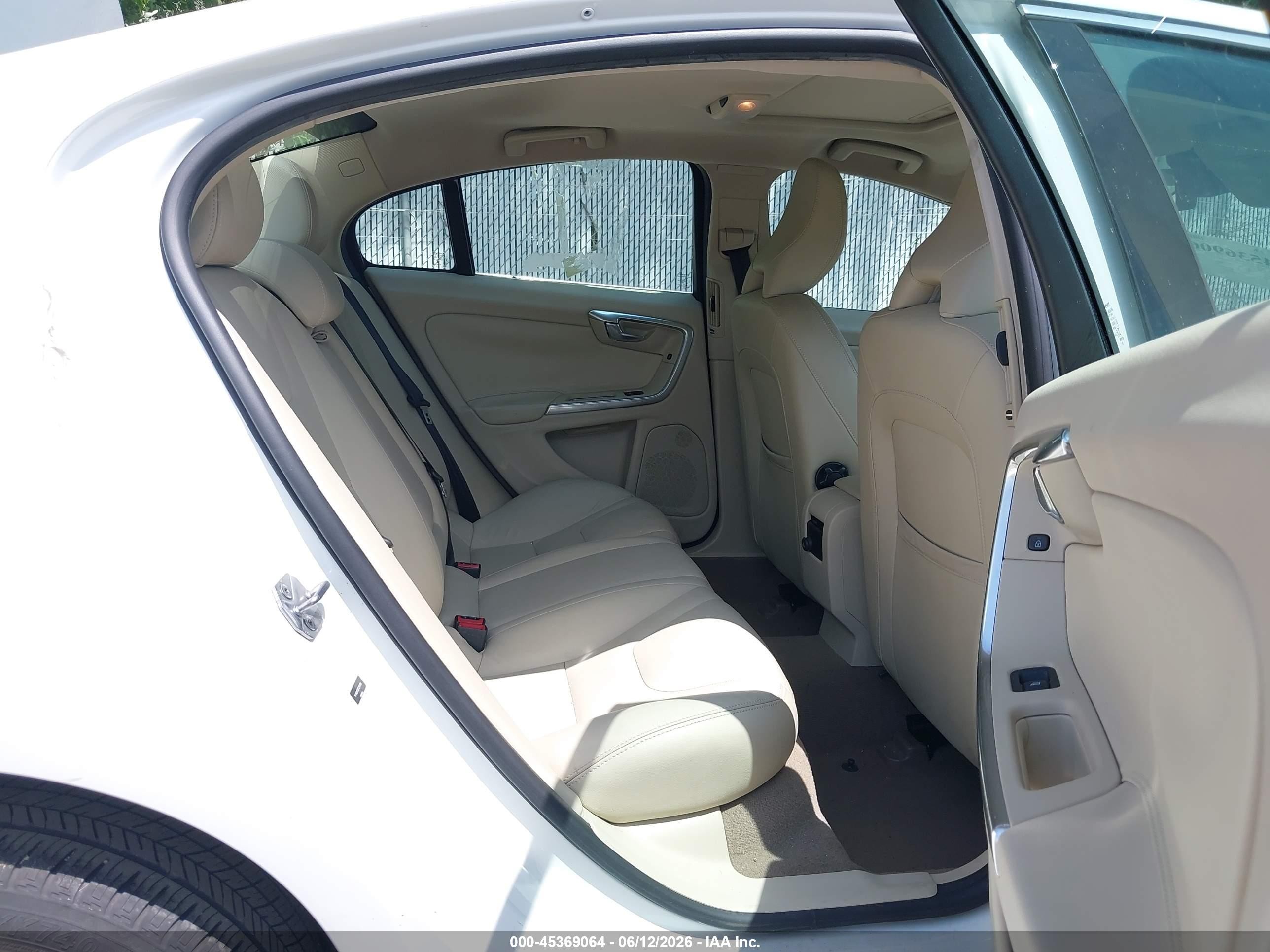 2015 Volvo S60 T5 Premier Plus White vin: YV140MFC8F2301584