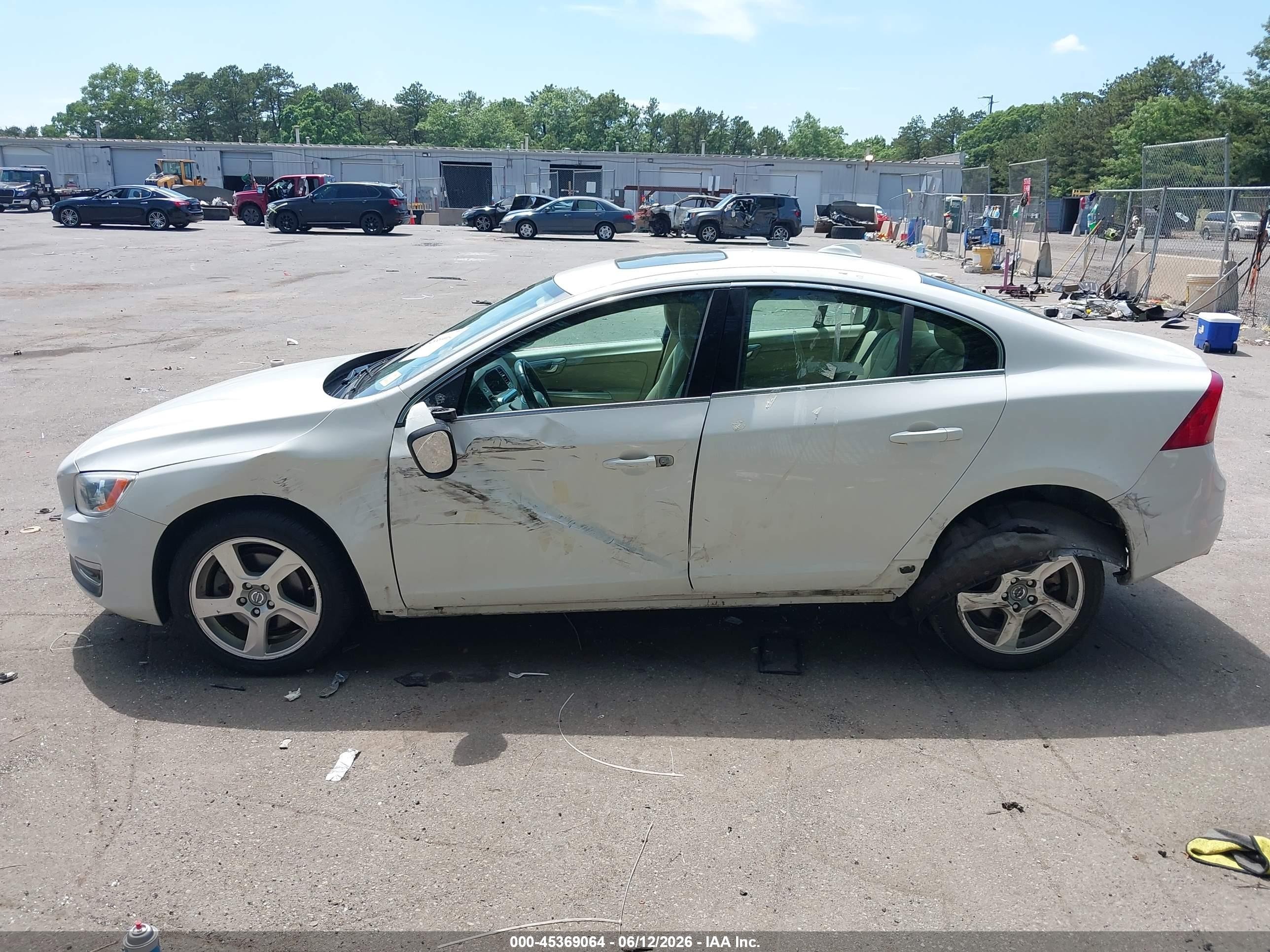 2015 Volvo S60 T5 Premier Plus White vin: YV140MFC8F2301584