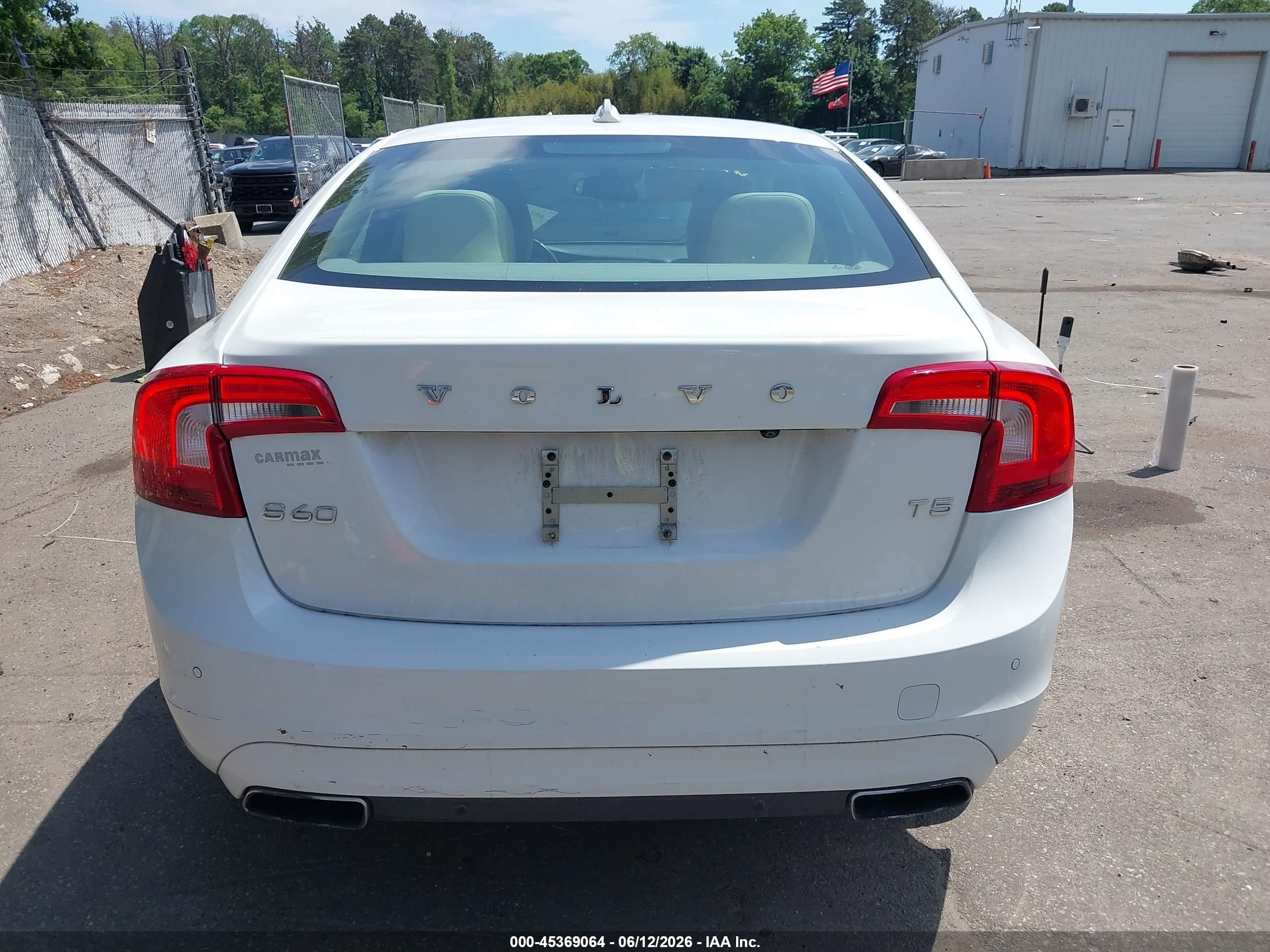2015 Volvo S60 T5 Premier Plus White vin: YV140MFC8F2301584
