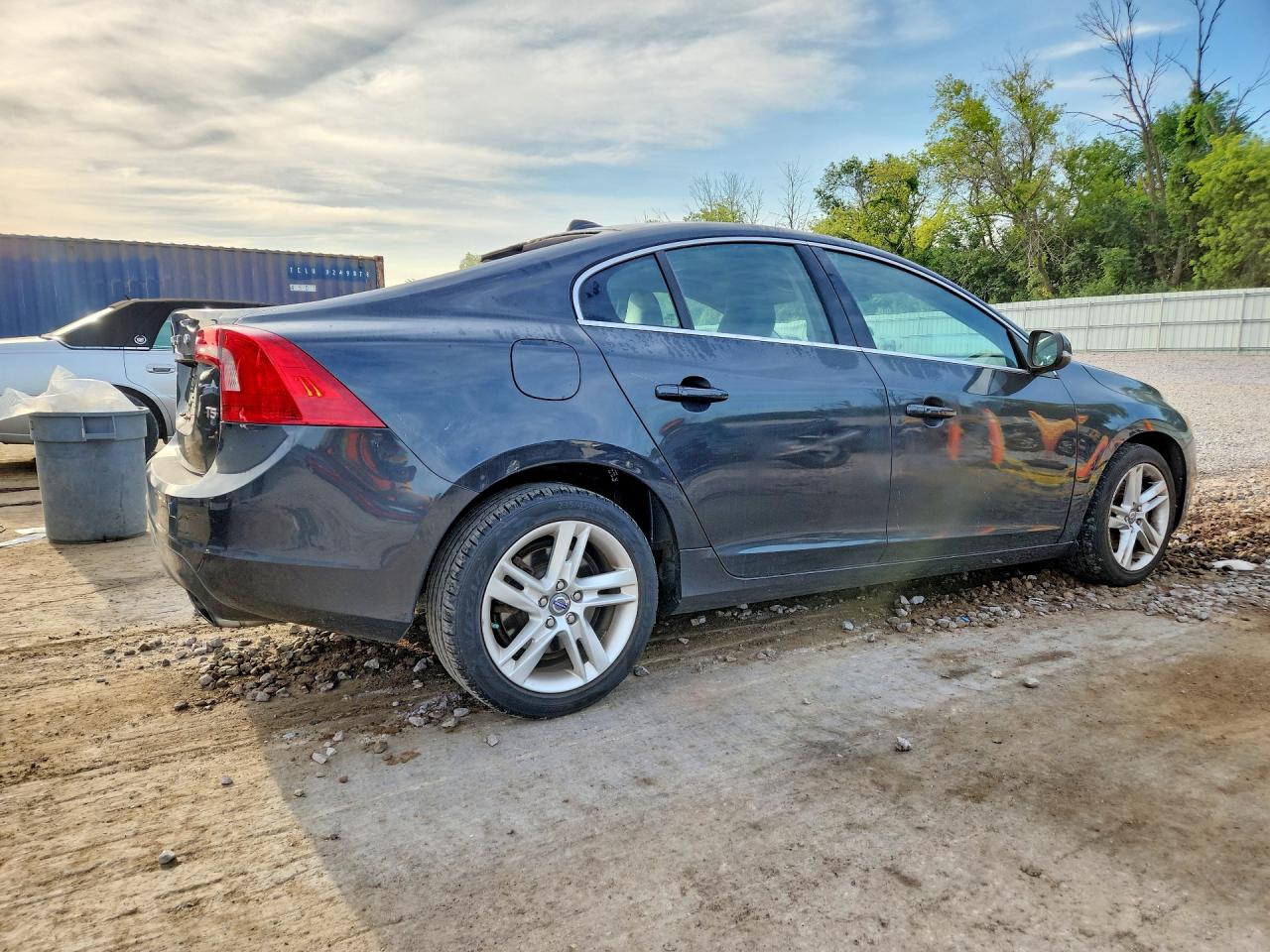 2015 Volvo S60 Premier+ Gray vin: YV140MFCXF1311622