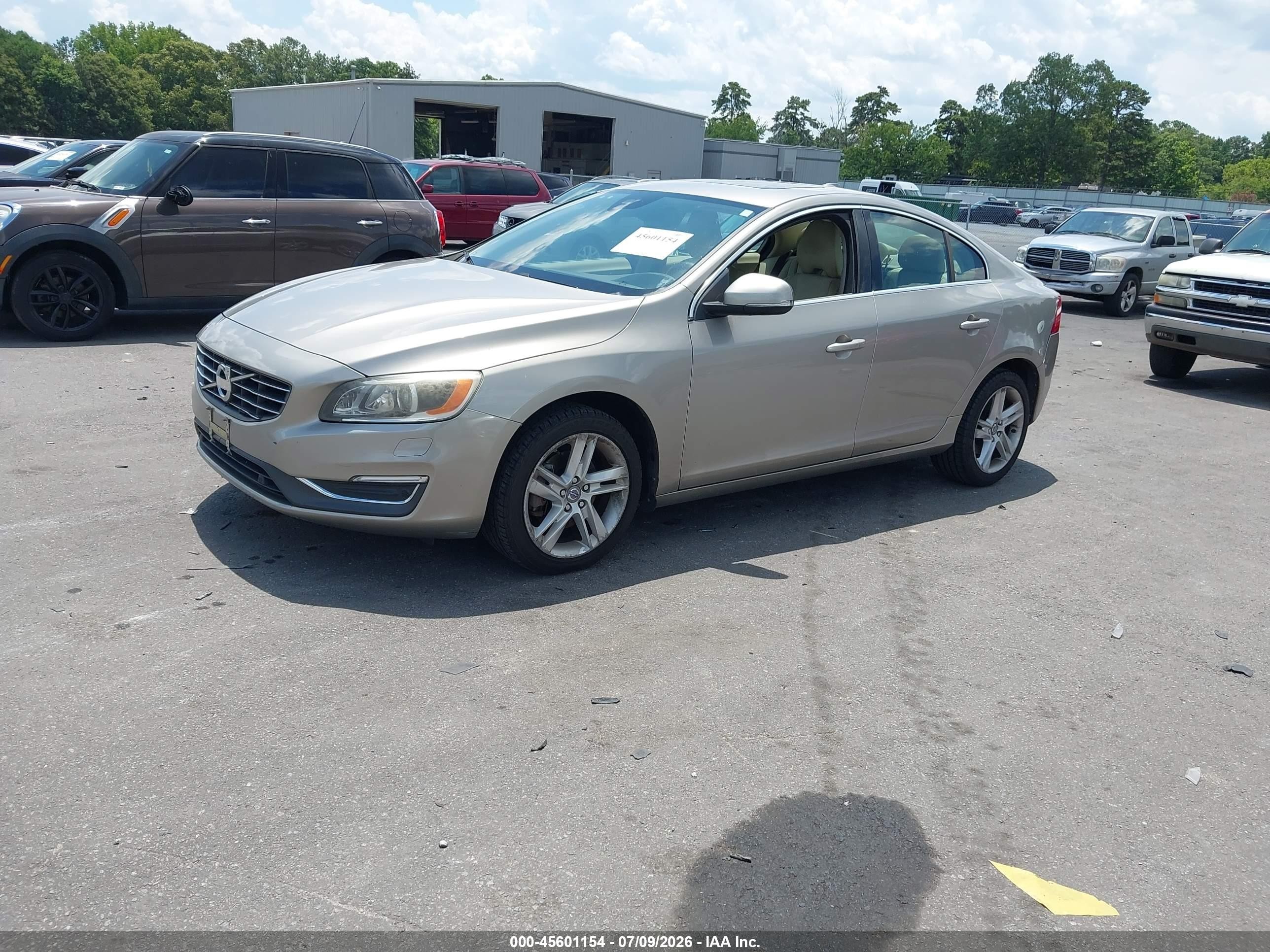 2015 Volvo S60 T5 Platinum Tan vin: YV140MFD1F1301439
