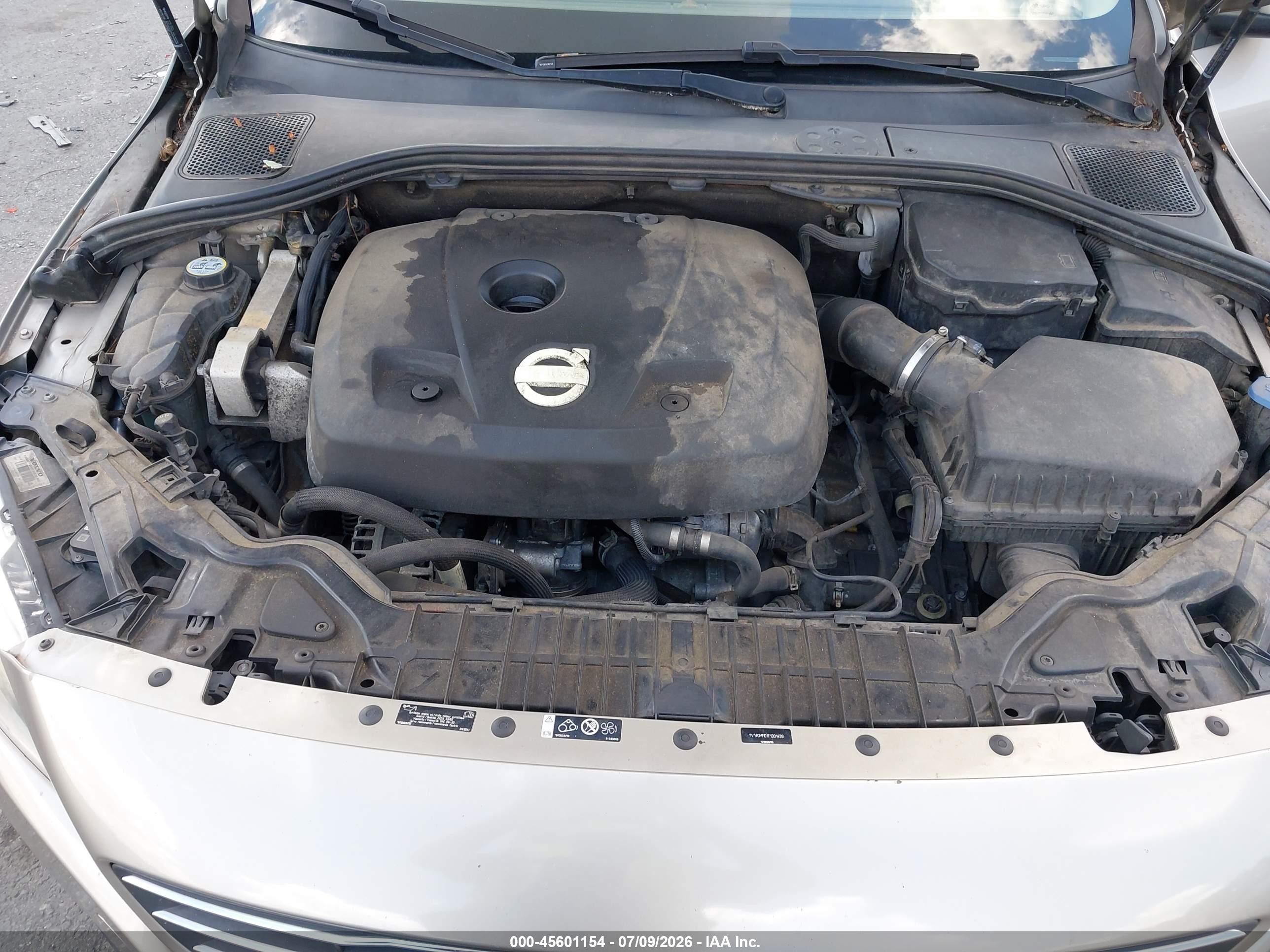 2015 Volvo S60 T5 Platinum Tan vin: YV140MFD1F1301439