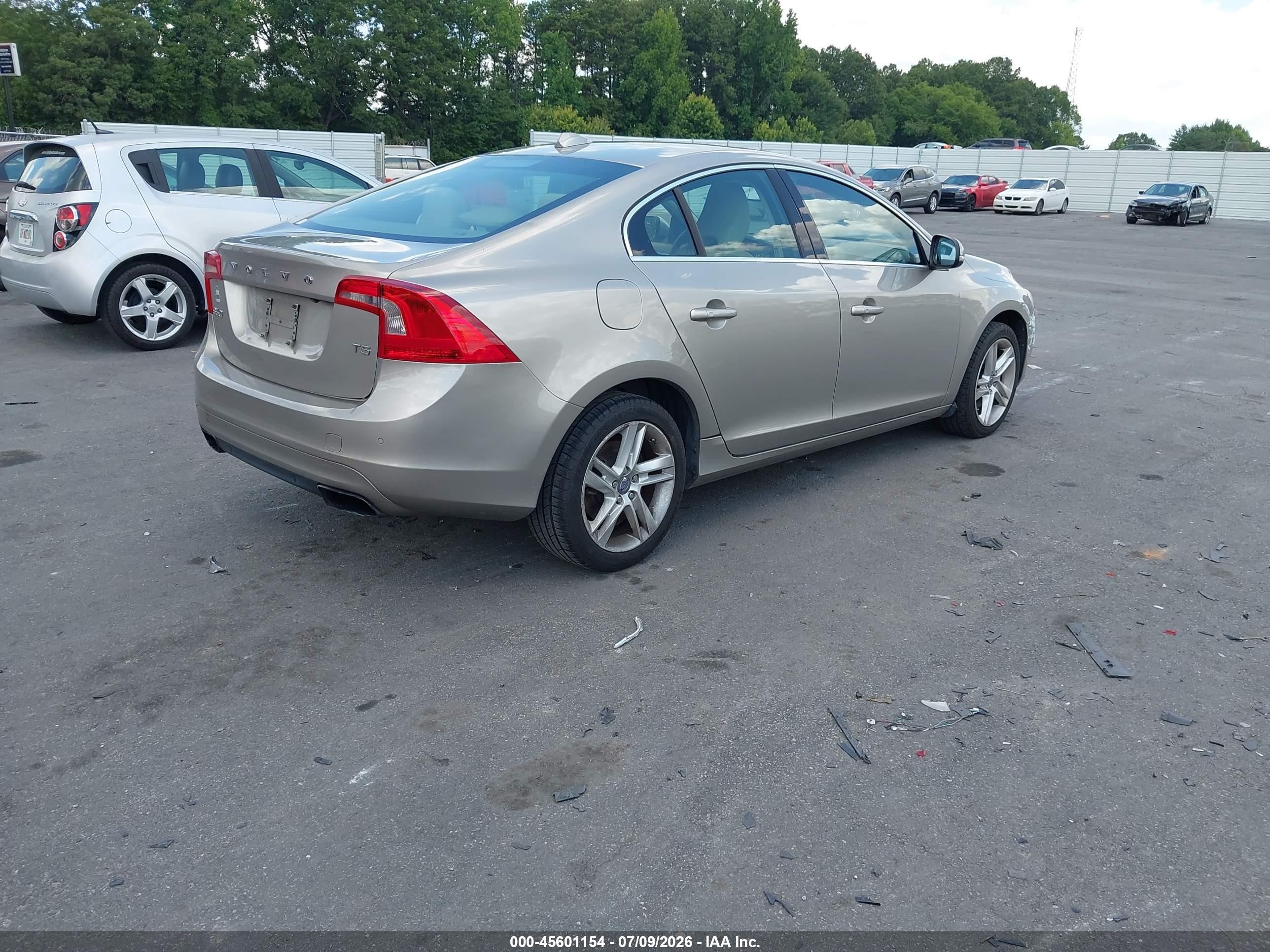 2015 Volvo S60 T5 Platinum Tan vin: YV140MFD1F1301439