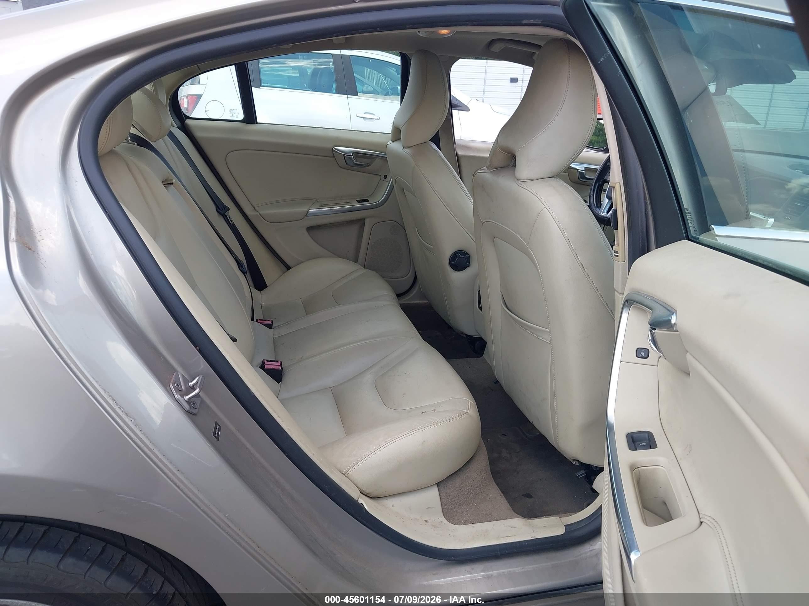 2015 Volvo S60 T5 Platinum Tan vin: YV140MFD1F1301439