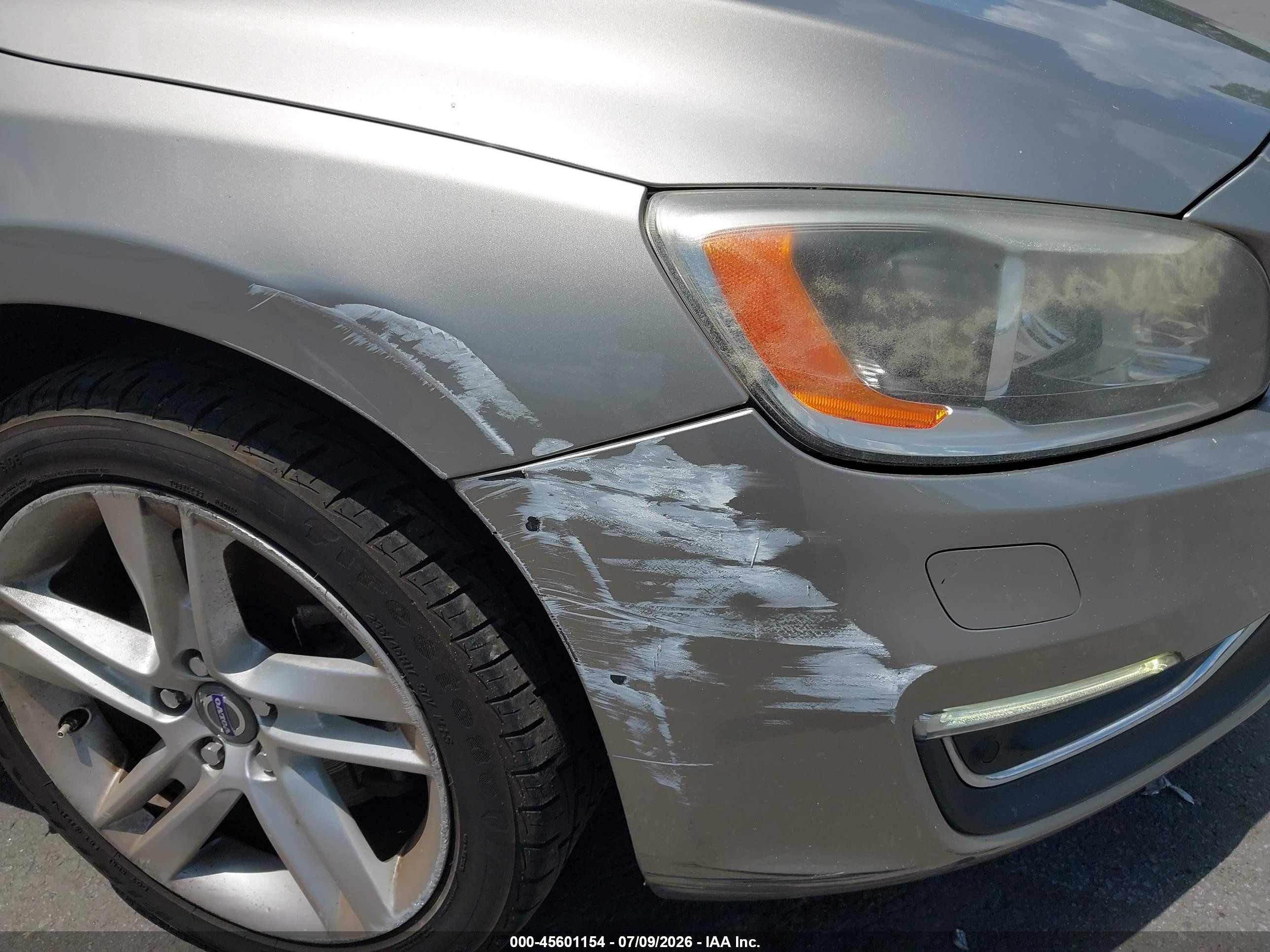 2015 Volvo S60 T5 Platinum Tan vin: YV140MFD1F1301439