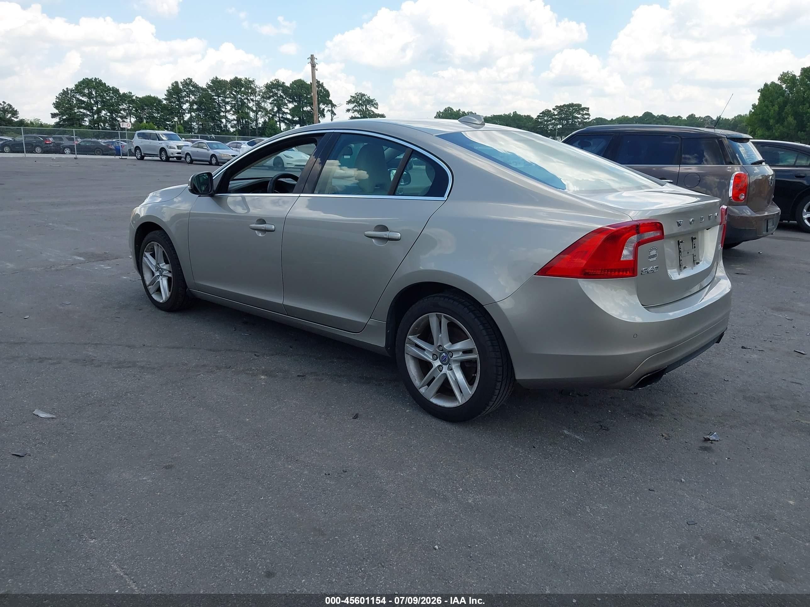 2015 Volvo S60 T5 Platinum Tan vin: YV140MFD1F1301439