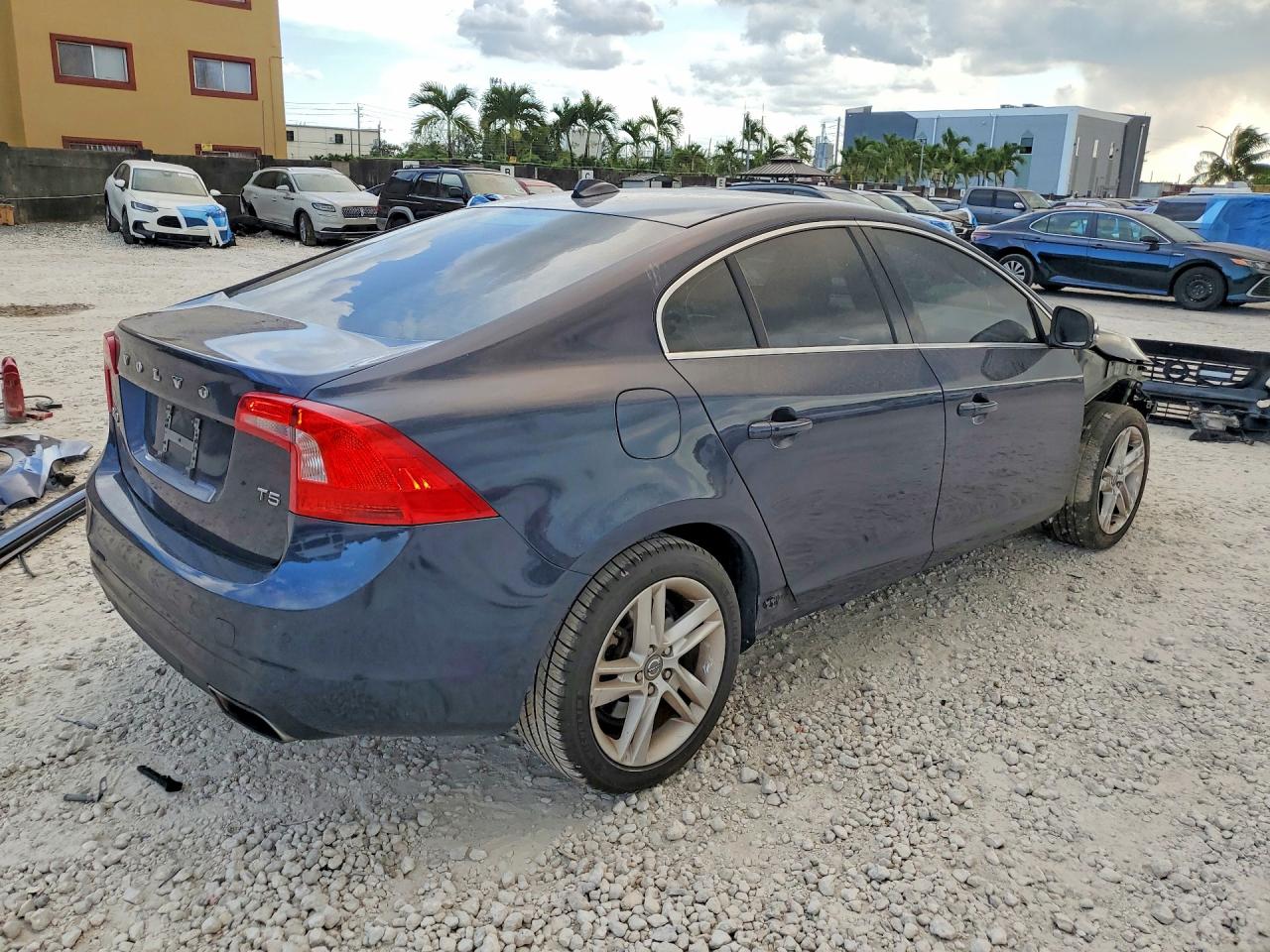 2015 Volvo S60 Platinum Blue vin: YV140MFD5F1318843