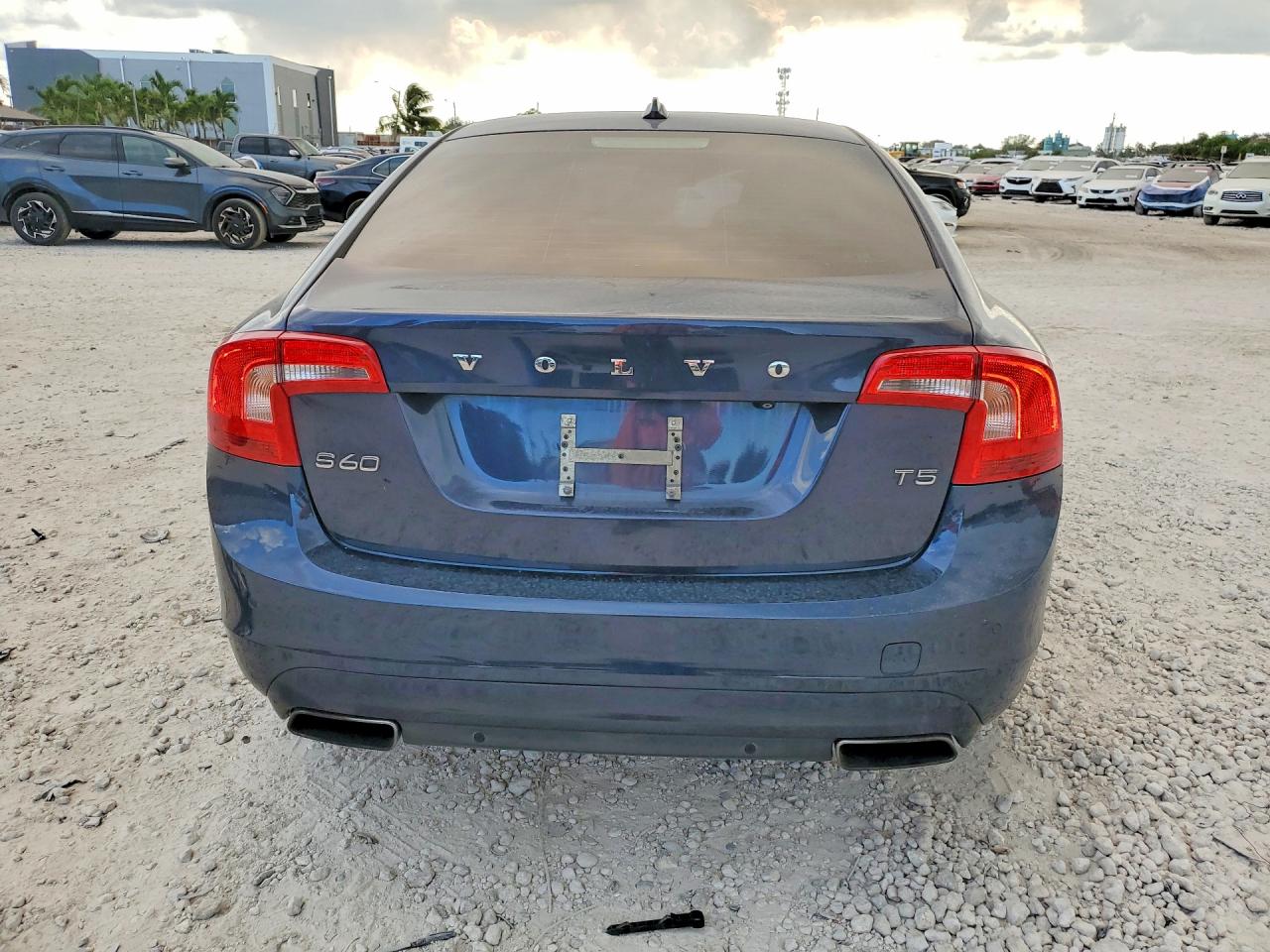 2015 Volvo S60 Platinum Blue vin: YV140MFD5F1318843