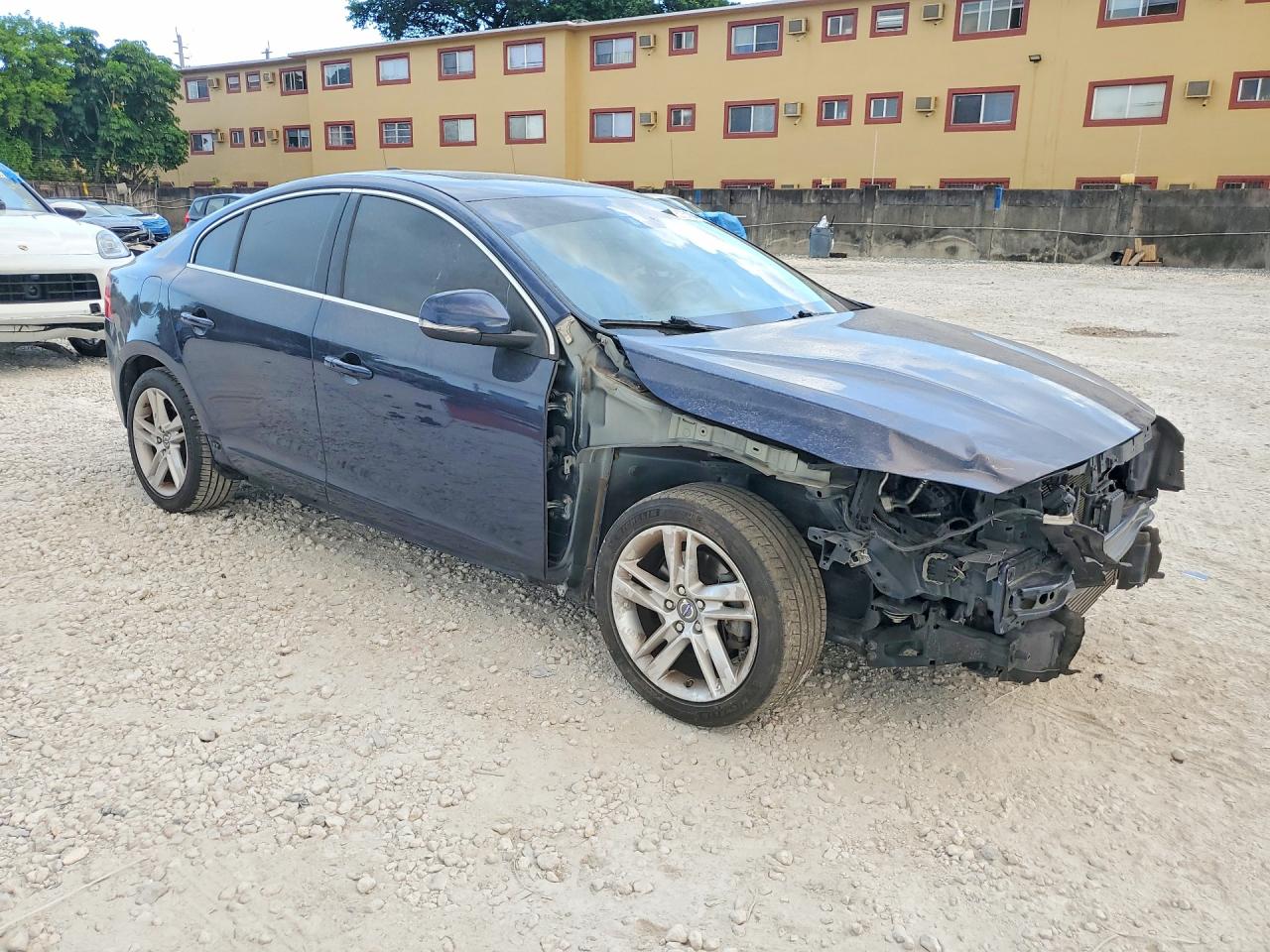 2015 Volvo S60 Platinum Blue vin: YV140MFD5F1318843