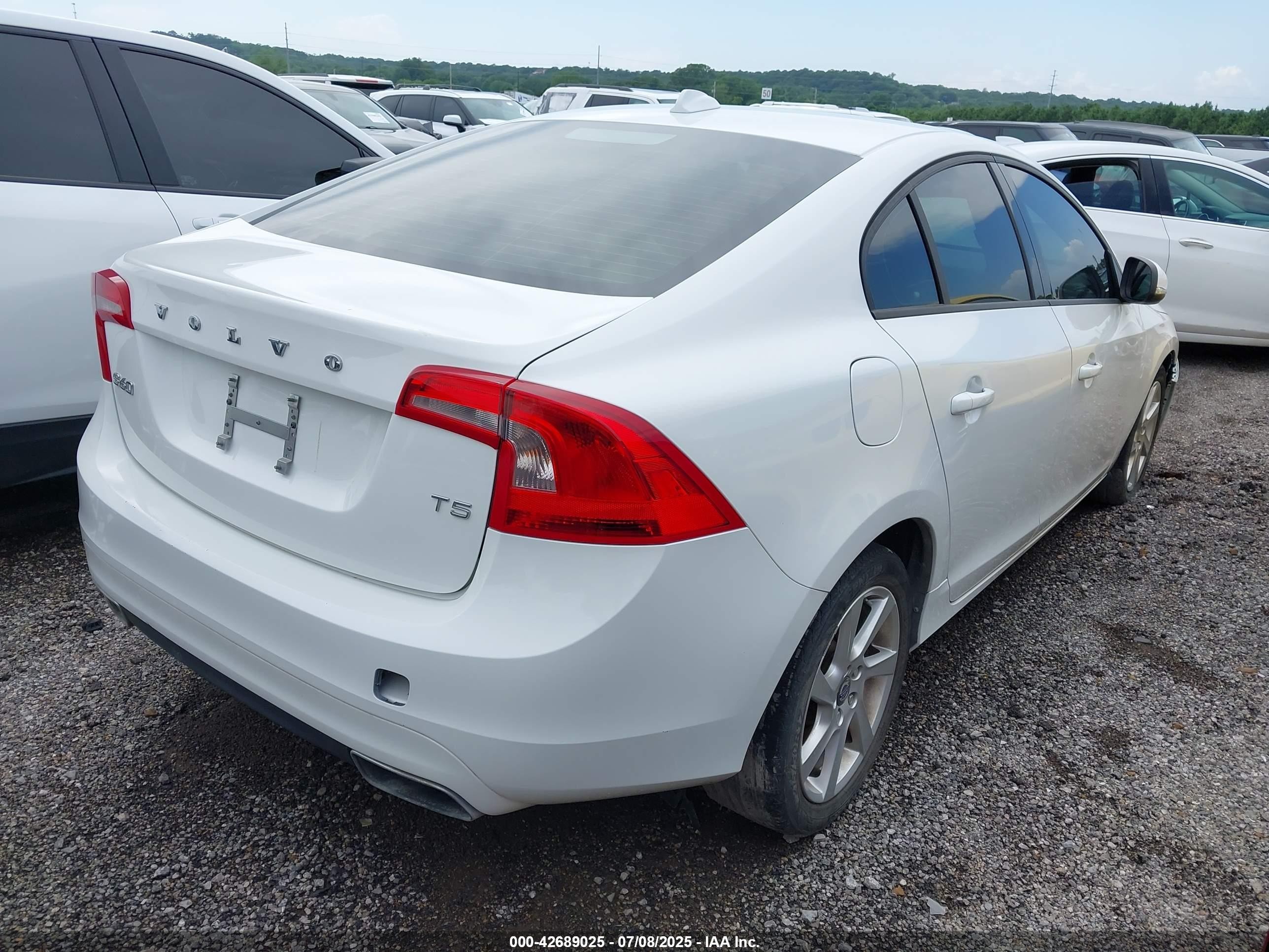 2015 Volvo S60 T5 White vin: YV140MFJ1F1345575