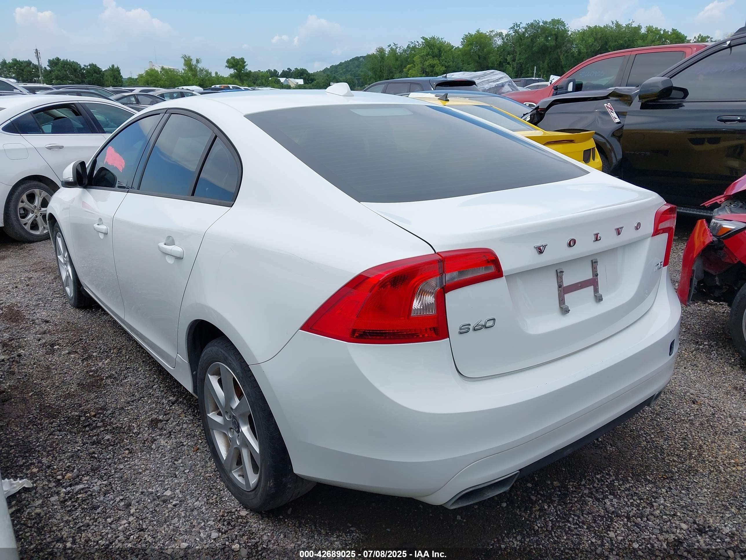 2015 Volvo S60 T5 White vin: YV140MFJ1F1345575