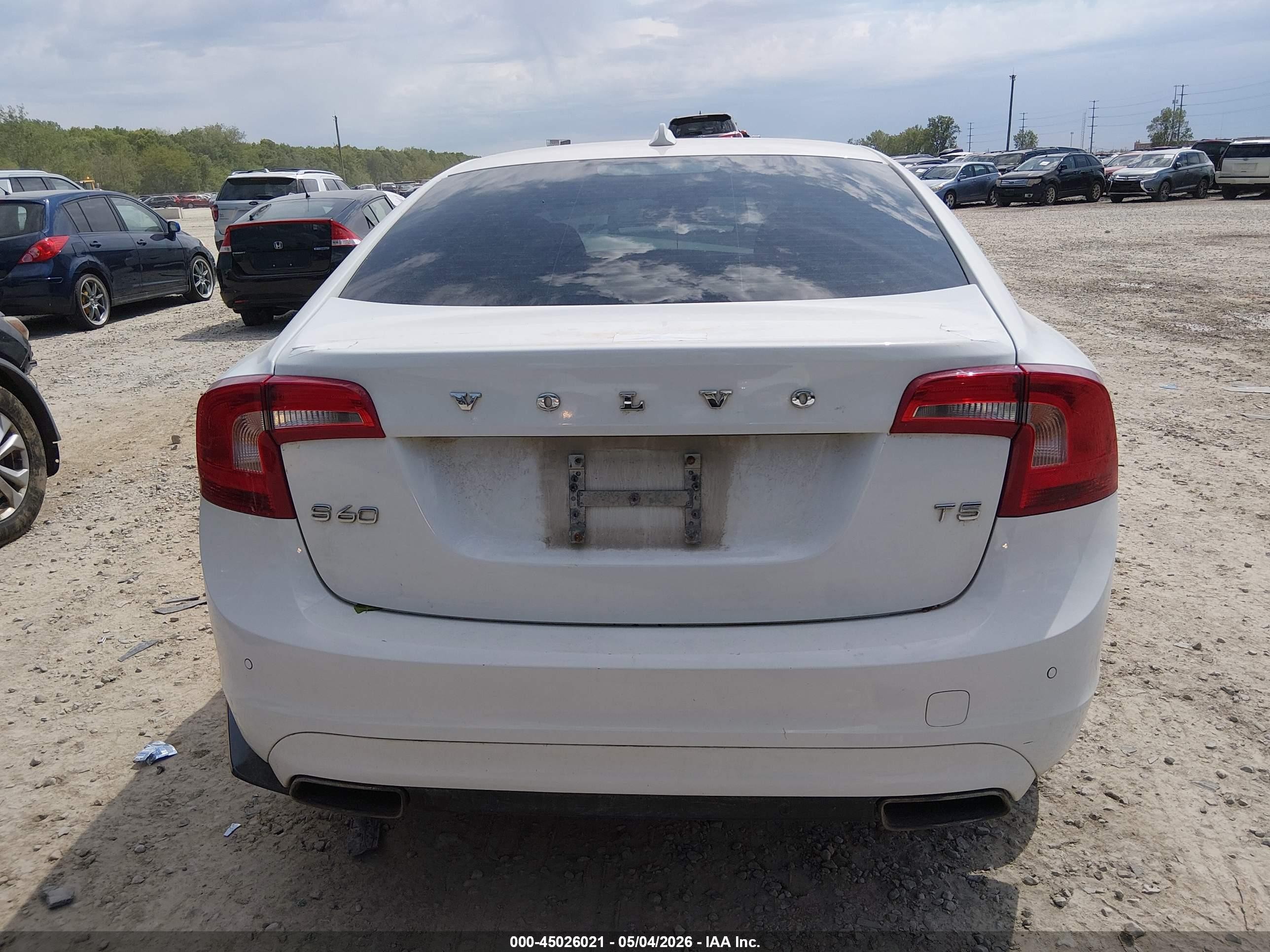 2015 Volvo S60 T5 White vin: YV140MFJ2F2351962