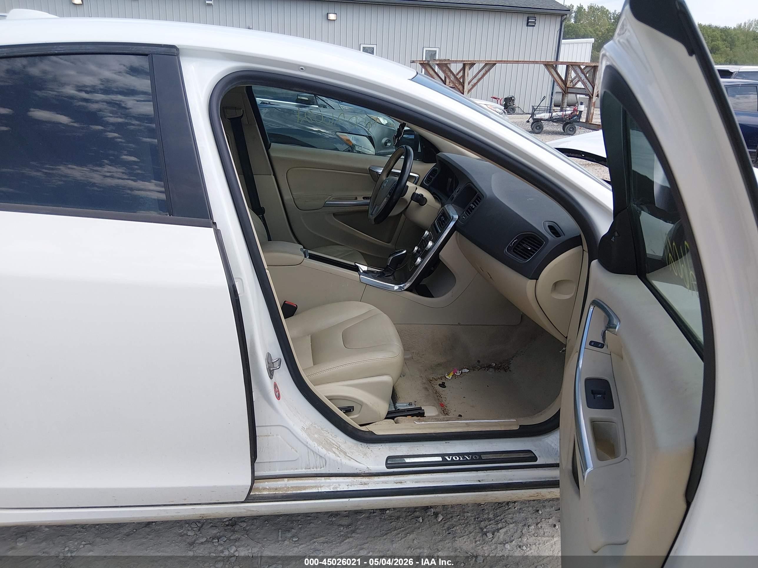 2015 Volvo S60 T5 White vin: YV140MFJ2F2351962