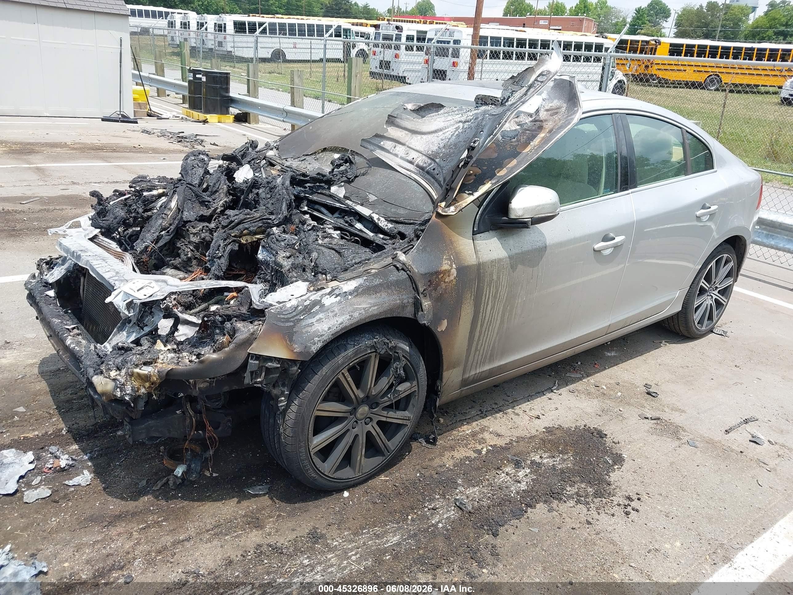 2015 Volvo S60 T5 Premier Silver vin: YV140MFK0F1346550
