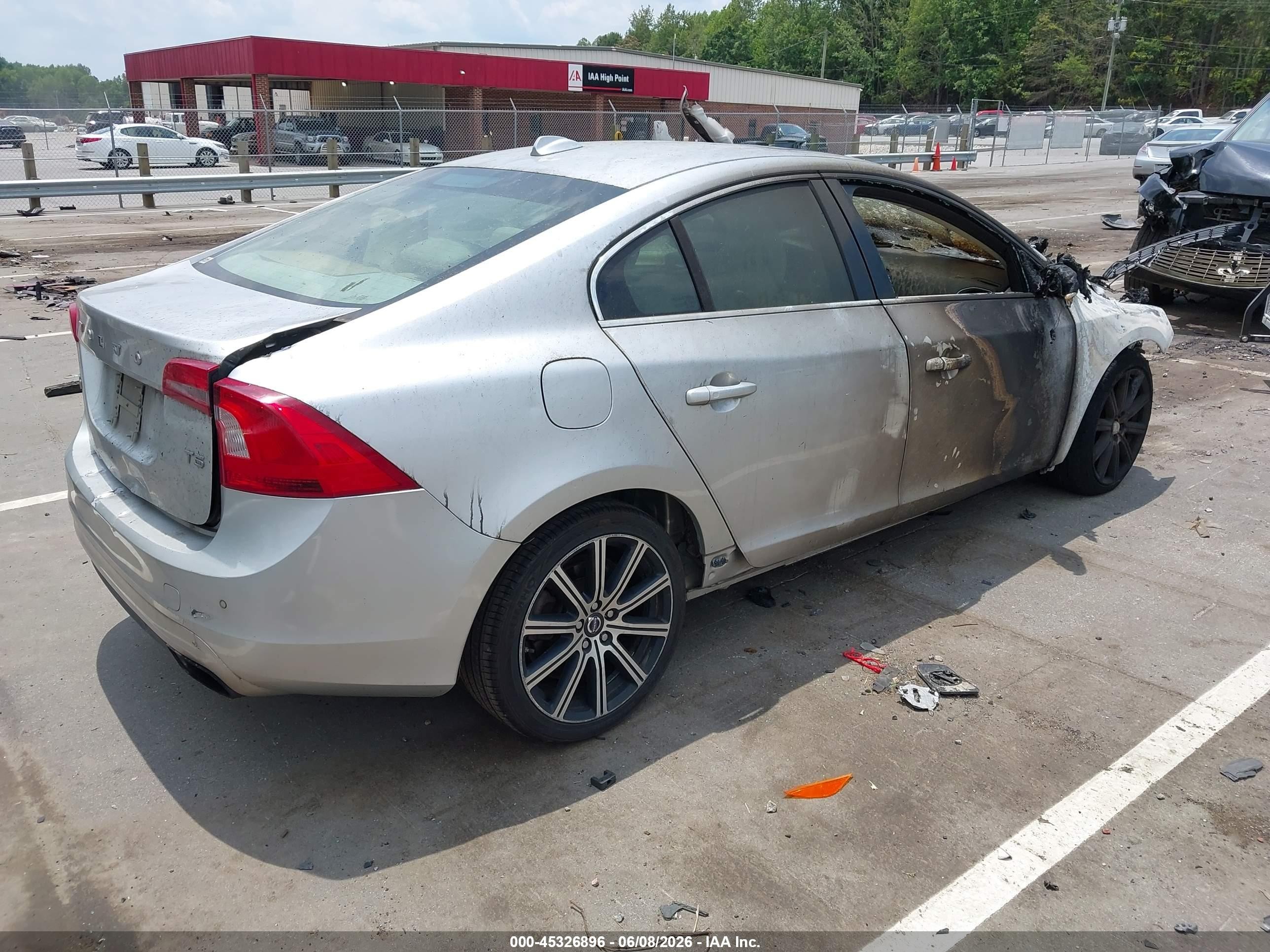 2015 Volvo S60 T5 Premier Silver vin: YV140MFK0F1346550