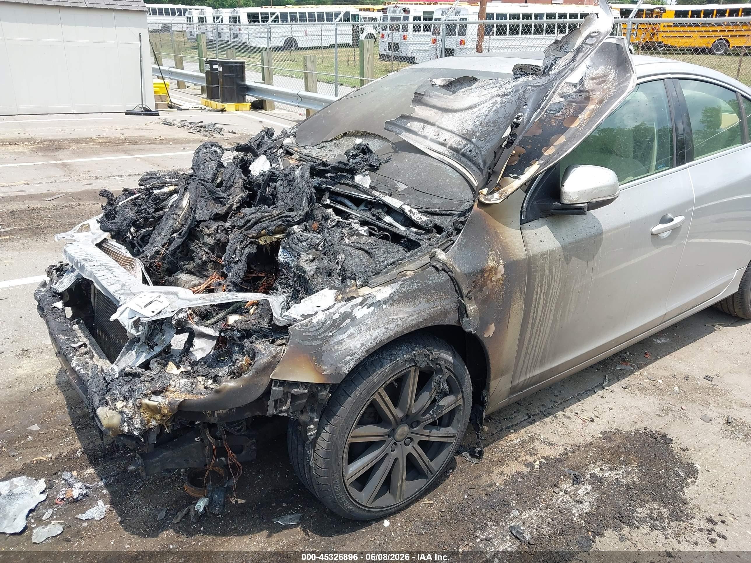 2015 Volvo S60 T5 Premier Silver vin: YV140MFK0F1346550