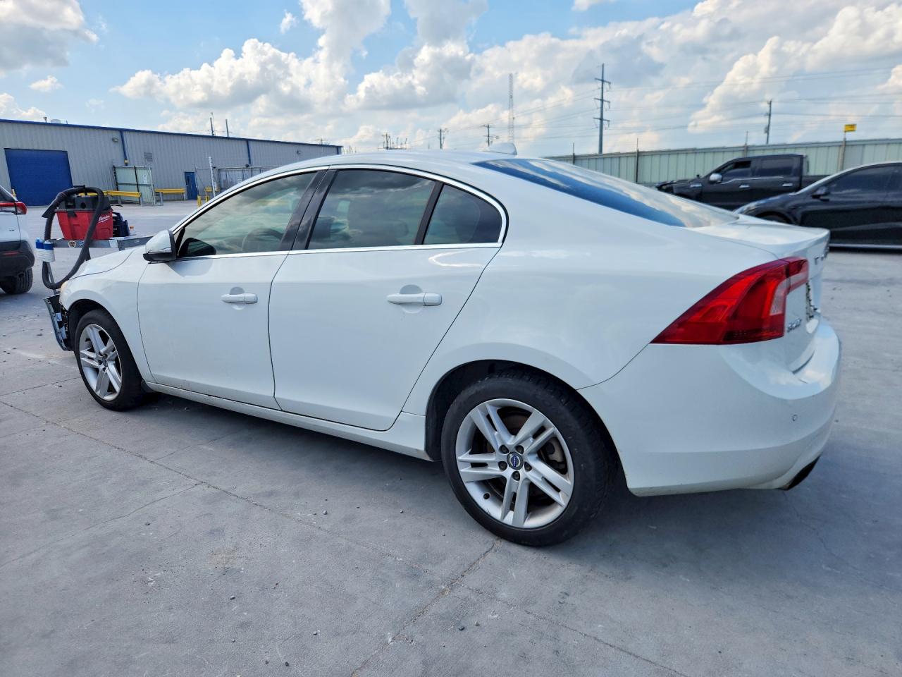 2015 Volvo S60 Premier Белый vin: YV140MFK0F2355470